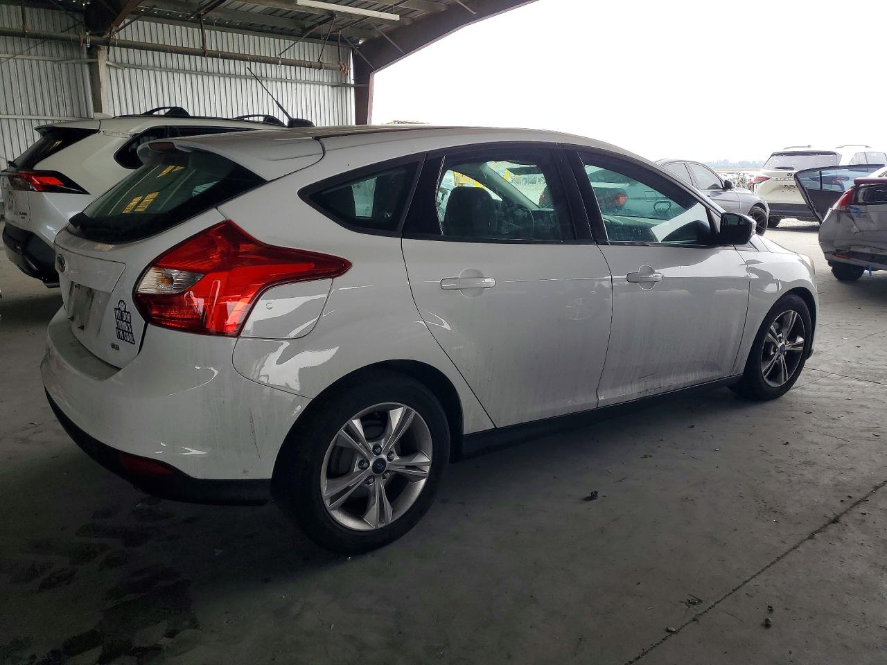 2014 Ford Focus Se White vin: 1FADP3K24EL322438
