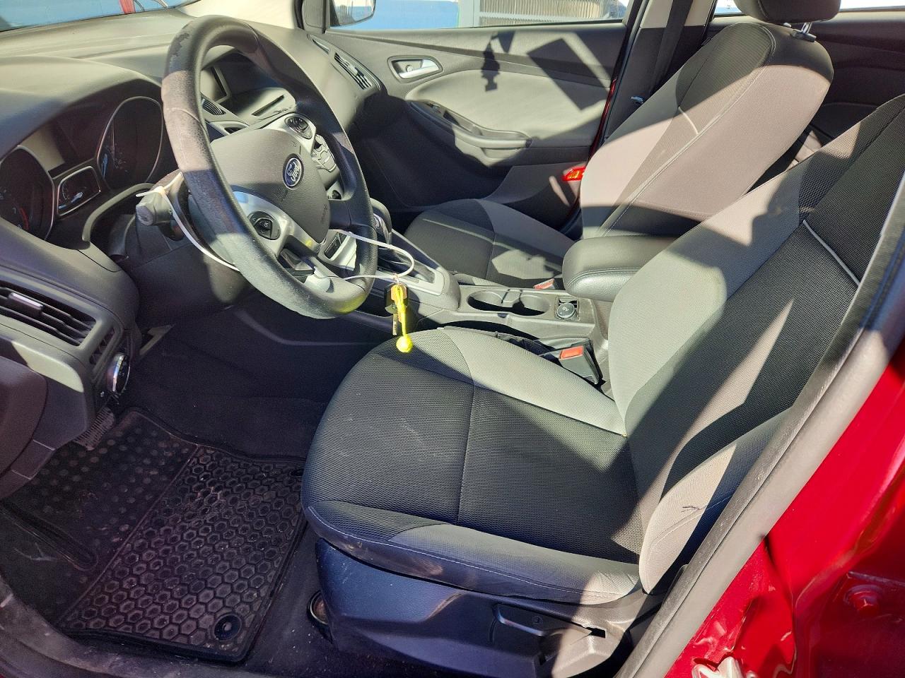 2014 Ford Focus Se Red vin: 1FADP3K24EL327381