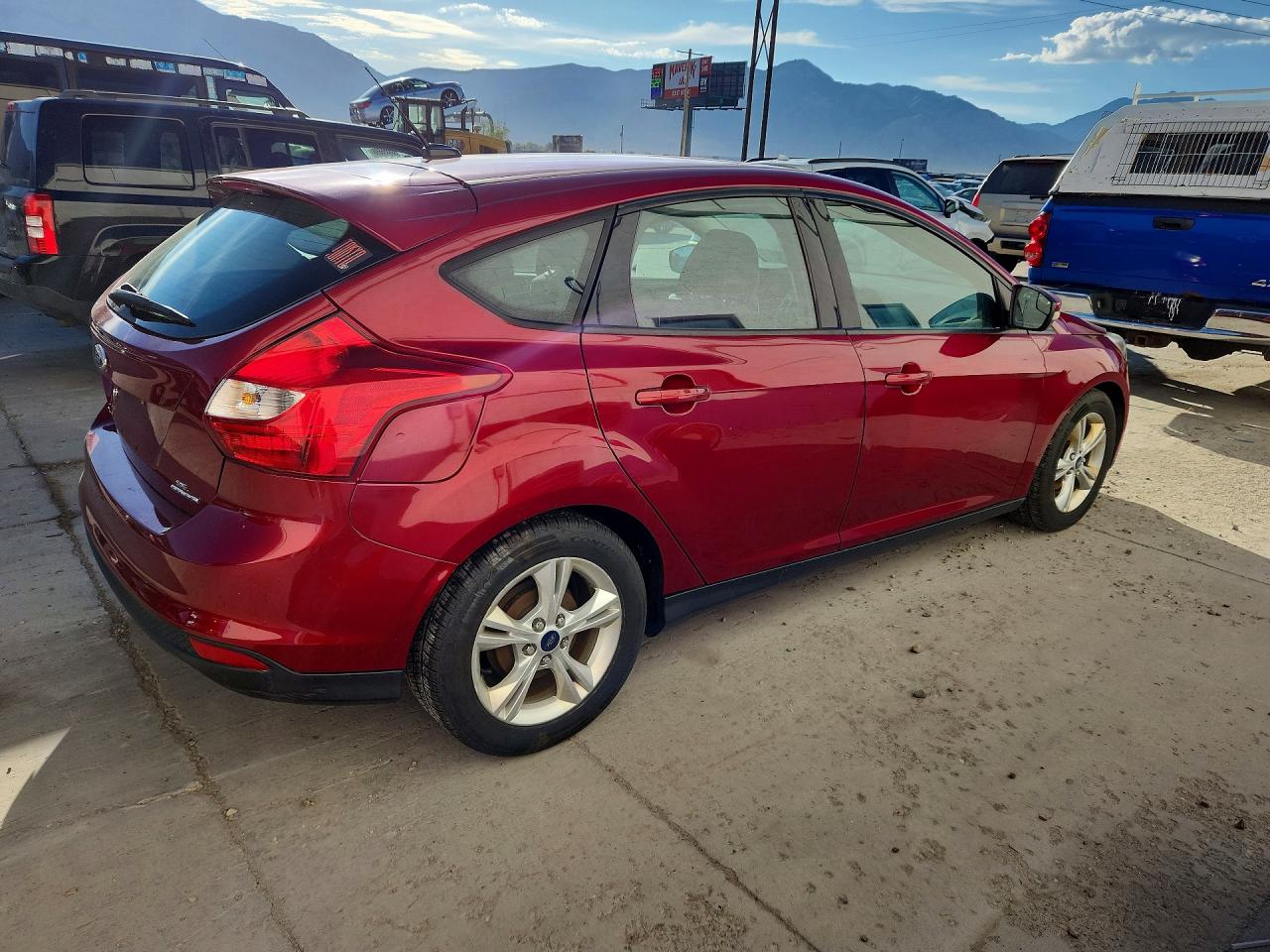 2014 Ford Focus Se Red vin: 1FADP3K24EL327381