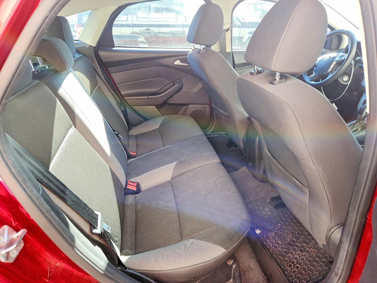 2014 Ford Focus Se Red vin: 1FADP3K24EL327381