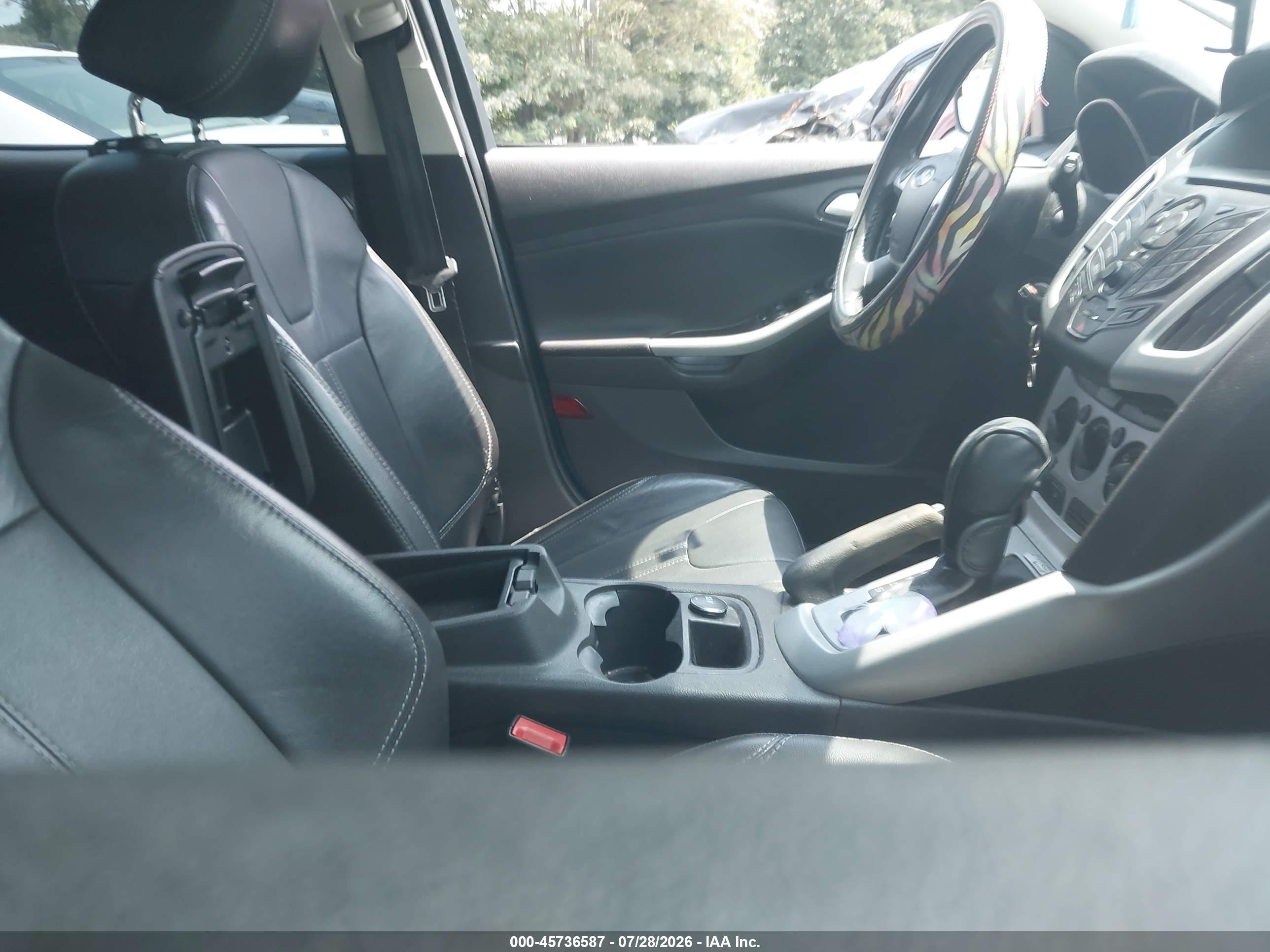 2014 Ford Focus Se Синий vin: 1FADP3K24EL360154