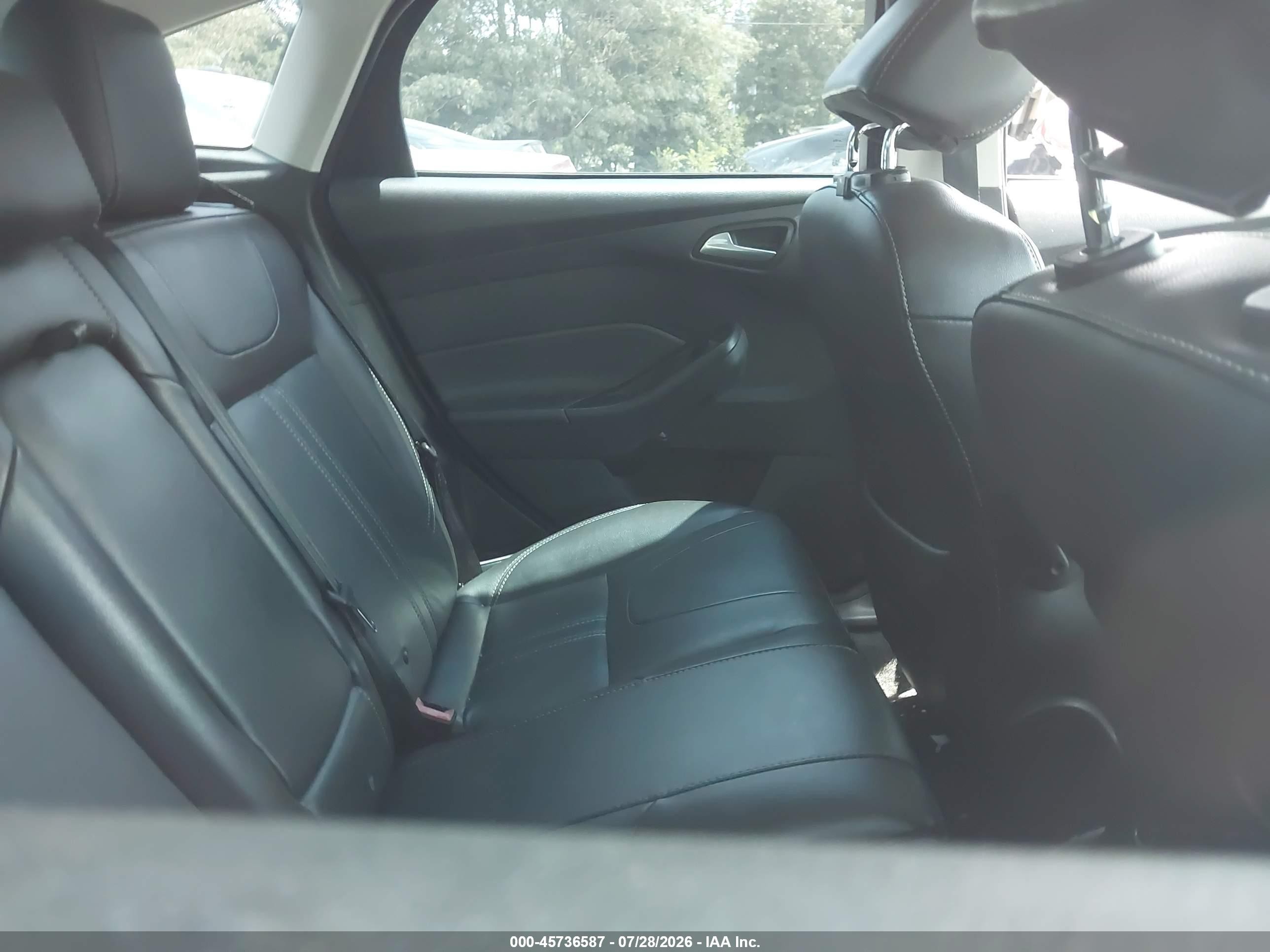 2014 Ford Focus Se Синий vin: 1FADP3K24EL360154