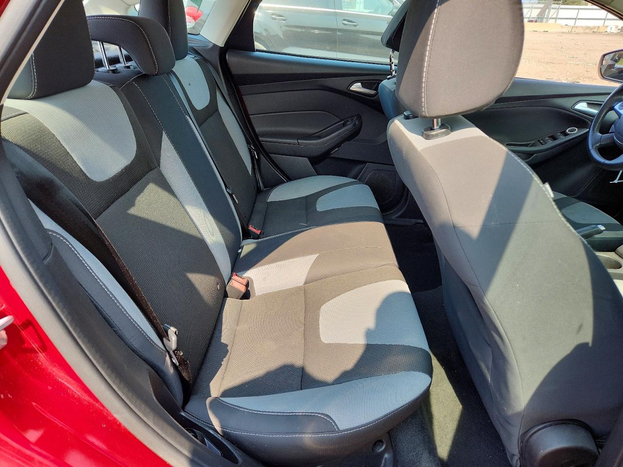2014 Ford Focus Se Red vin: 1FADP3K24EL369923