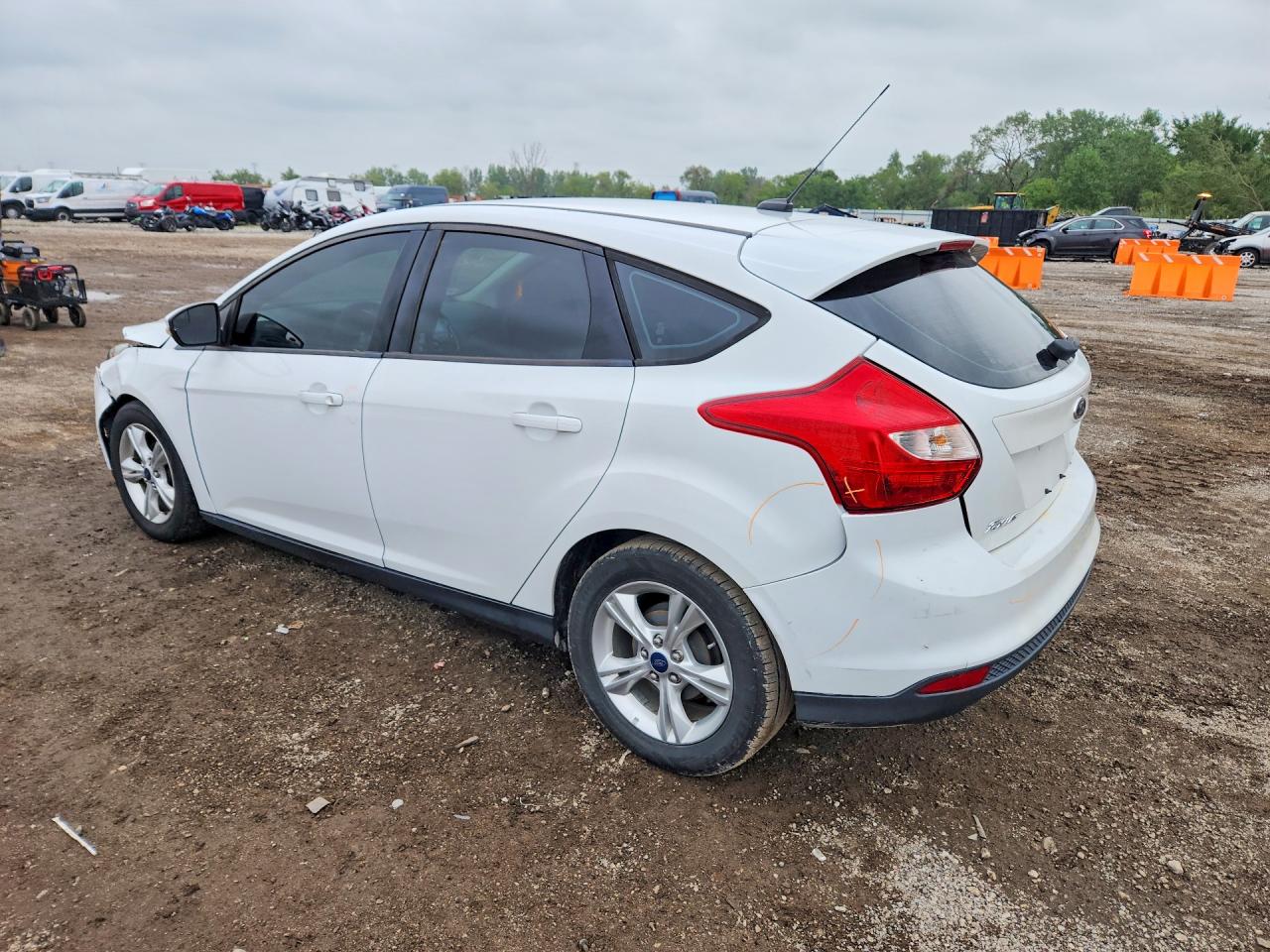 2014 Ford Focus Se White vin: 1FADP3K24EL400250