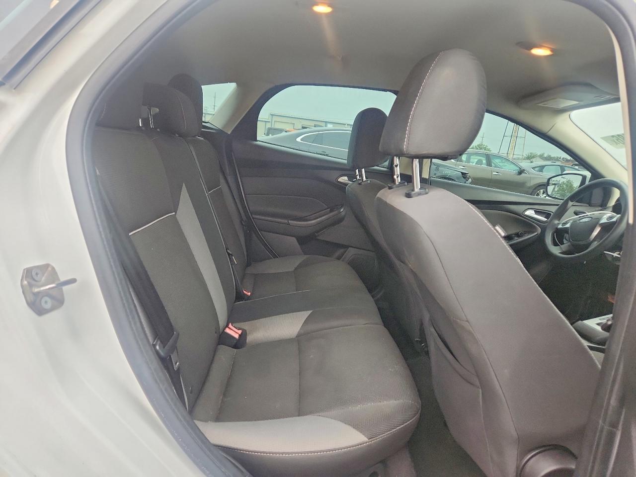 2014 Ford Focus Se White vin: 1FADP3K24EL400250
