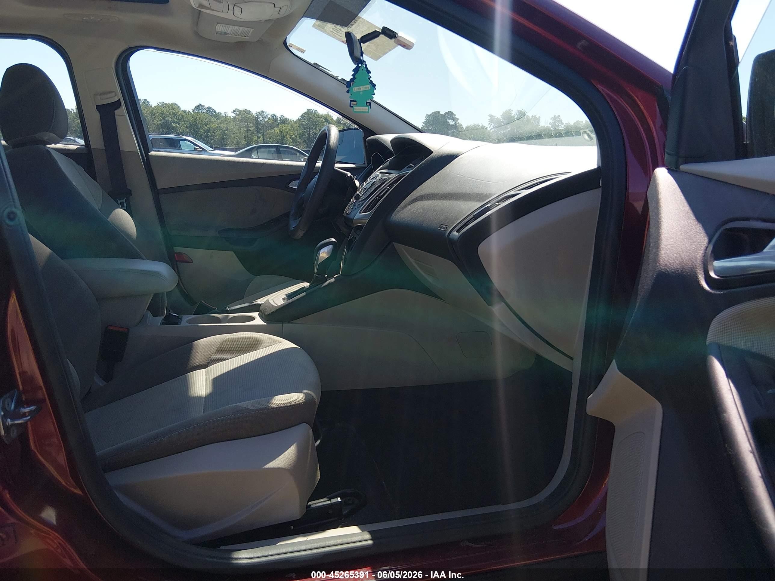 2014 Ford Focus Se Red vin: 1FADP3K24EL416576