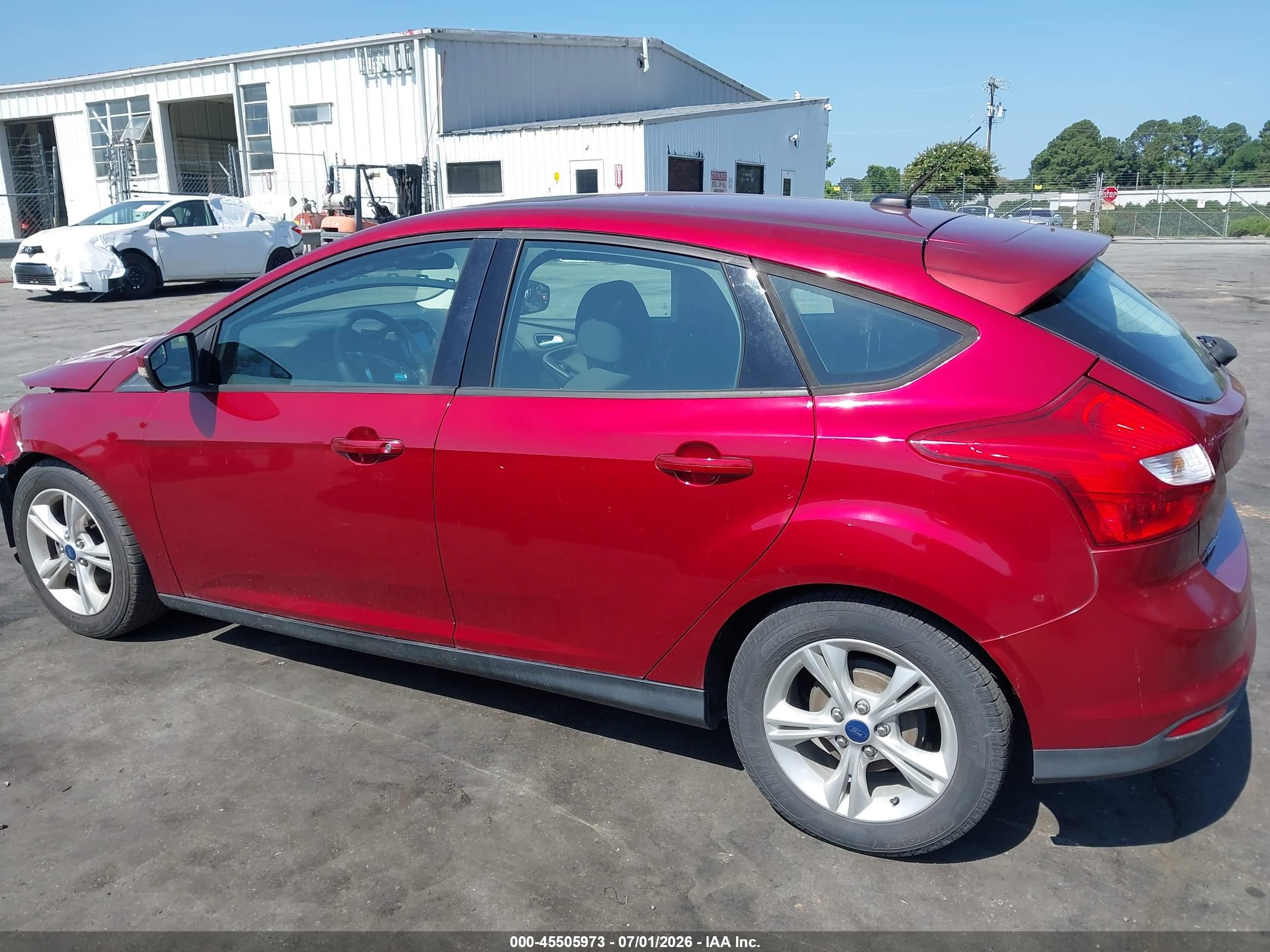 2014 Ford Focus Se Red vin: 1FADP3K24EL447066