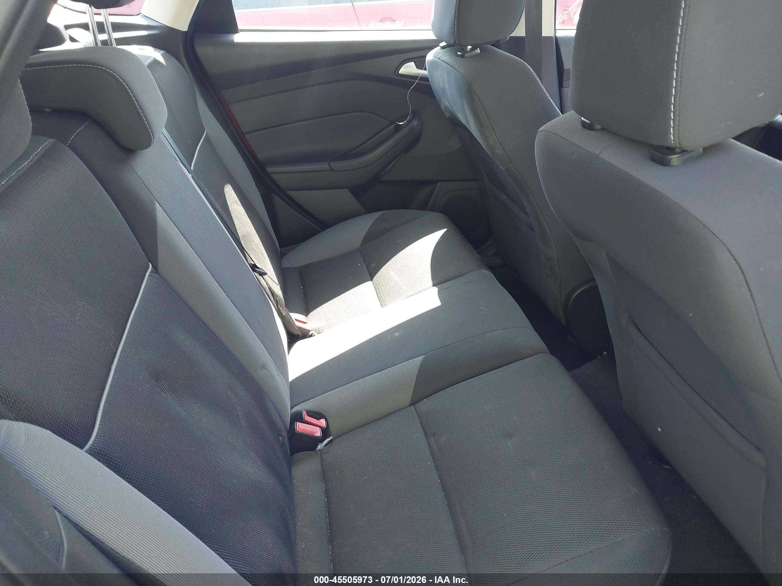 2014 Ford Focus Se Red vin: 1FADP3K24EL447066