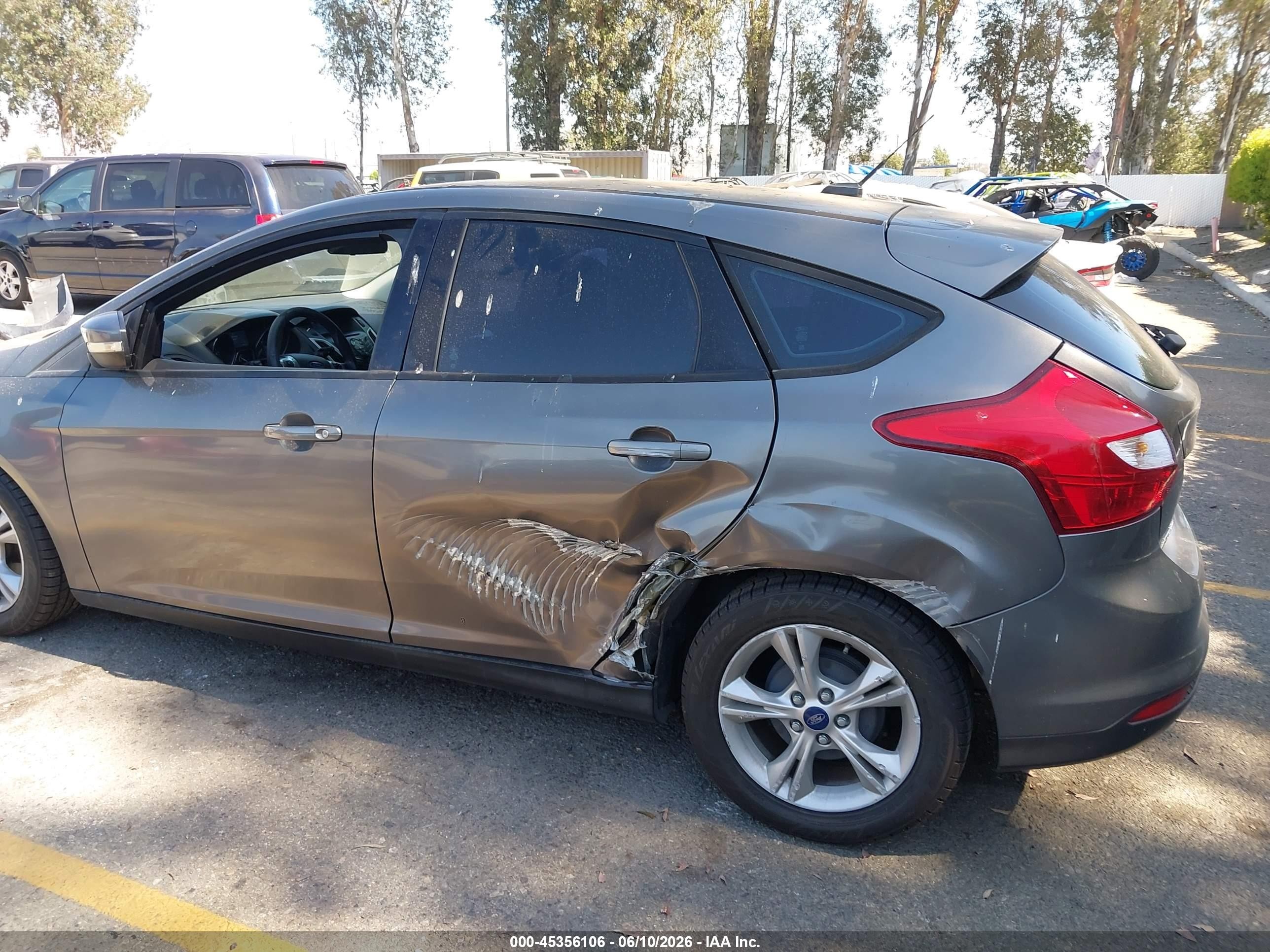 2014 Ford Focus Se Gray vin: 1FADP3K24EL453353