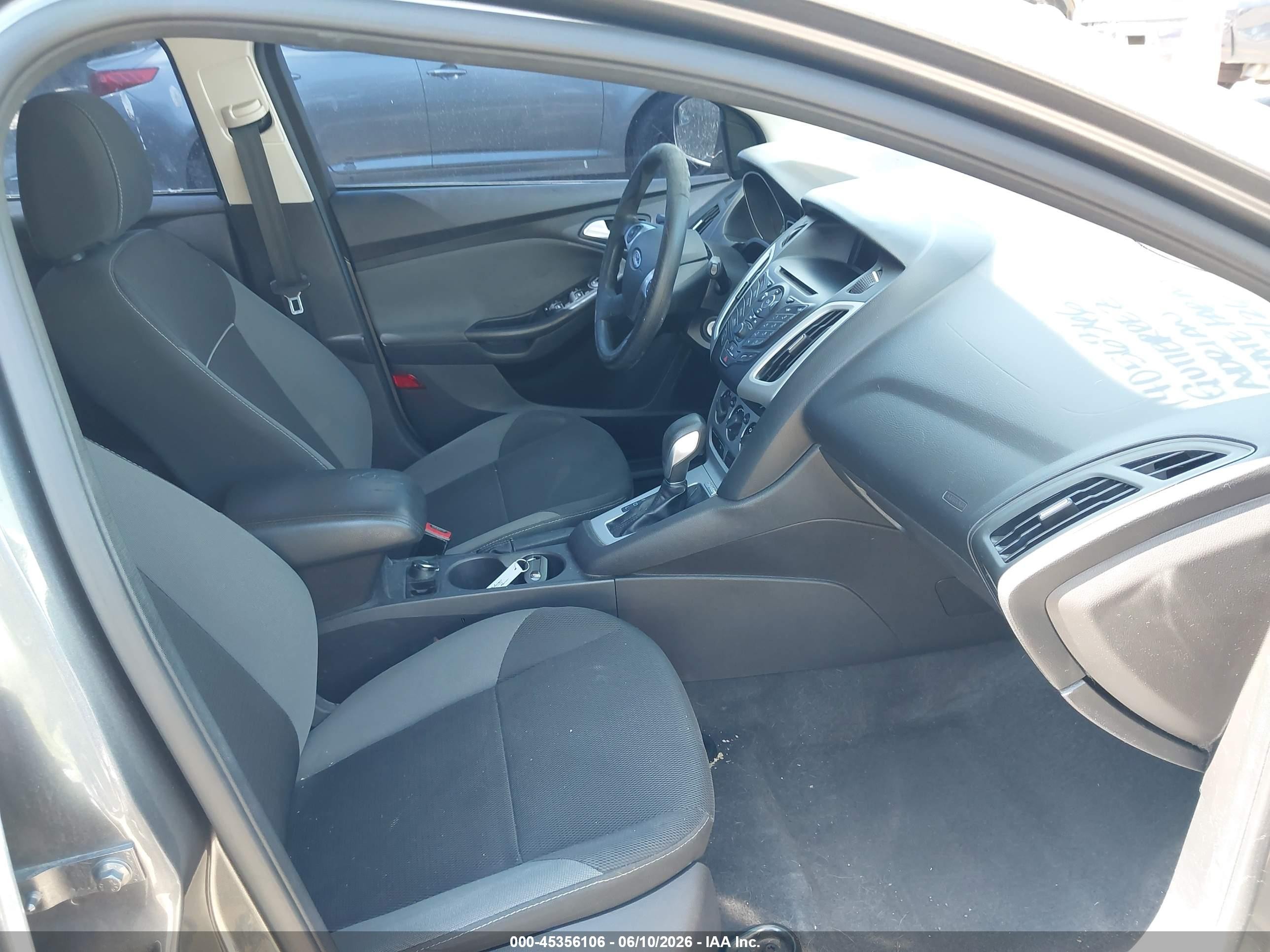 2014 Ford Focus Se Gray vin: 1FADP3K24EL453353