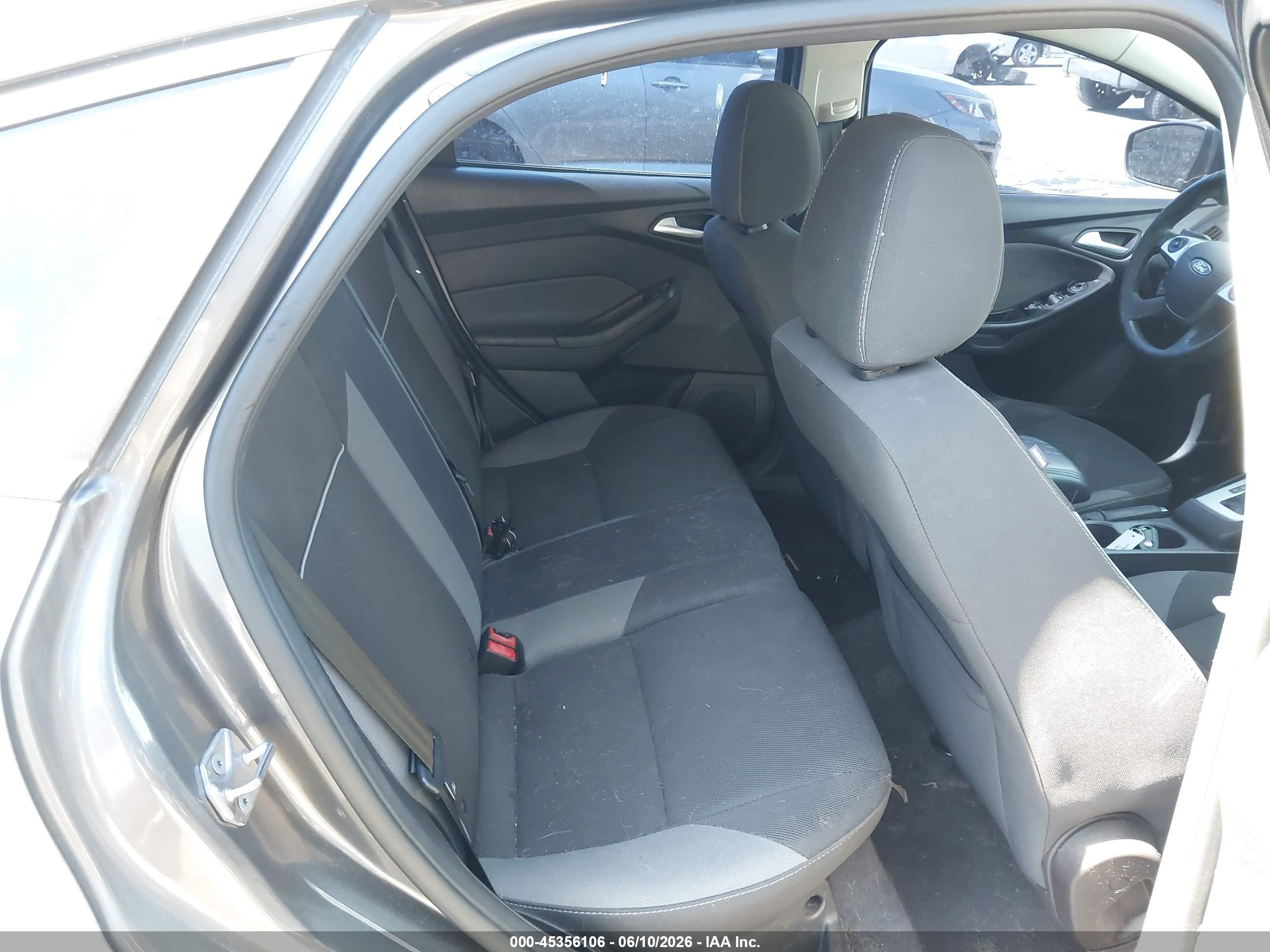 2014 Ford Focus Se Gray vin: 1FADP3K24EL453353