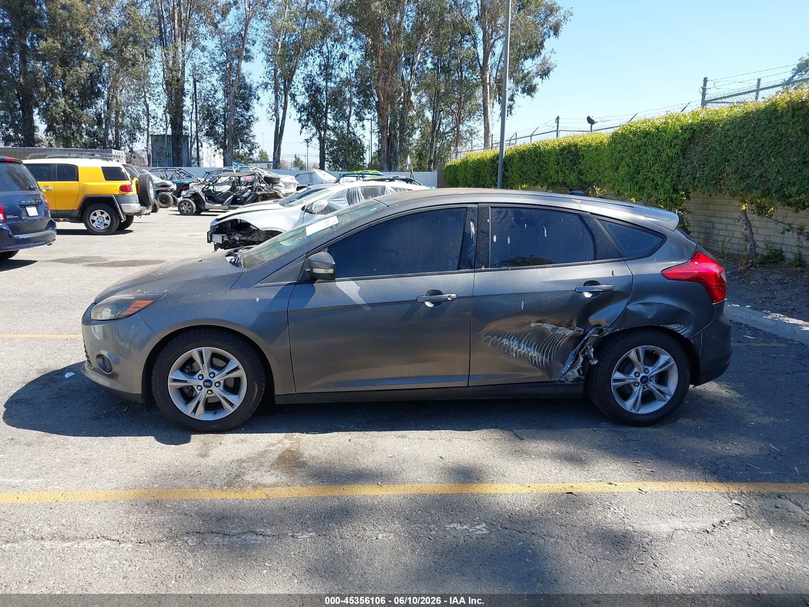2014 Ford Focus Se Gray vin: 1FADP3K24EL453353