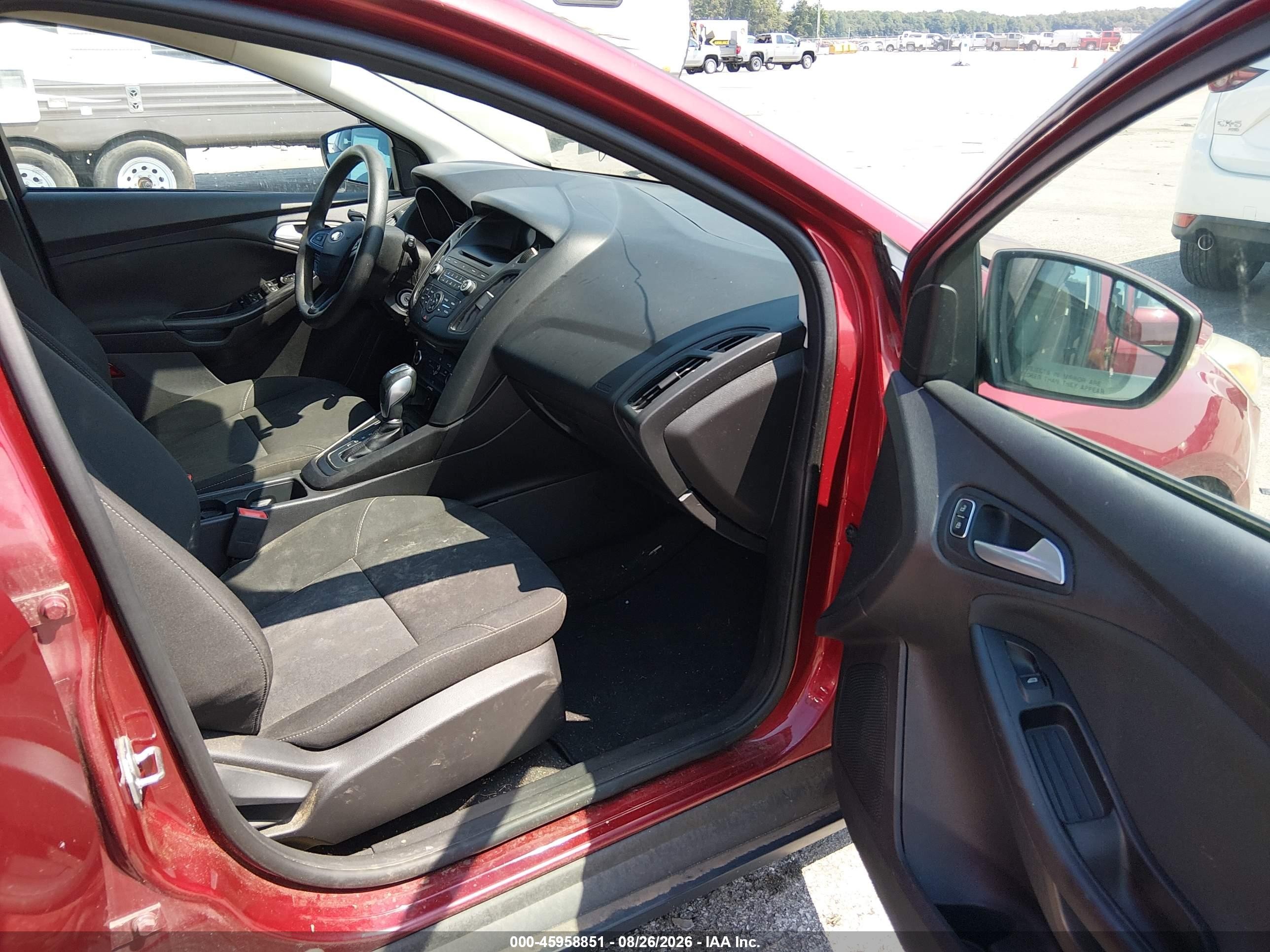 2015 Ford Focus Se Red vin: 1FADP3K24FL209137