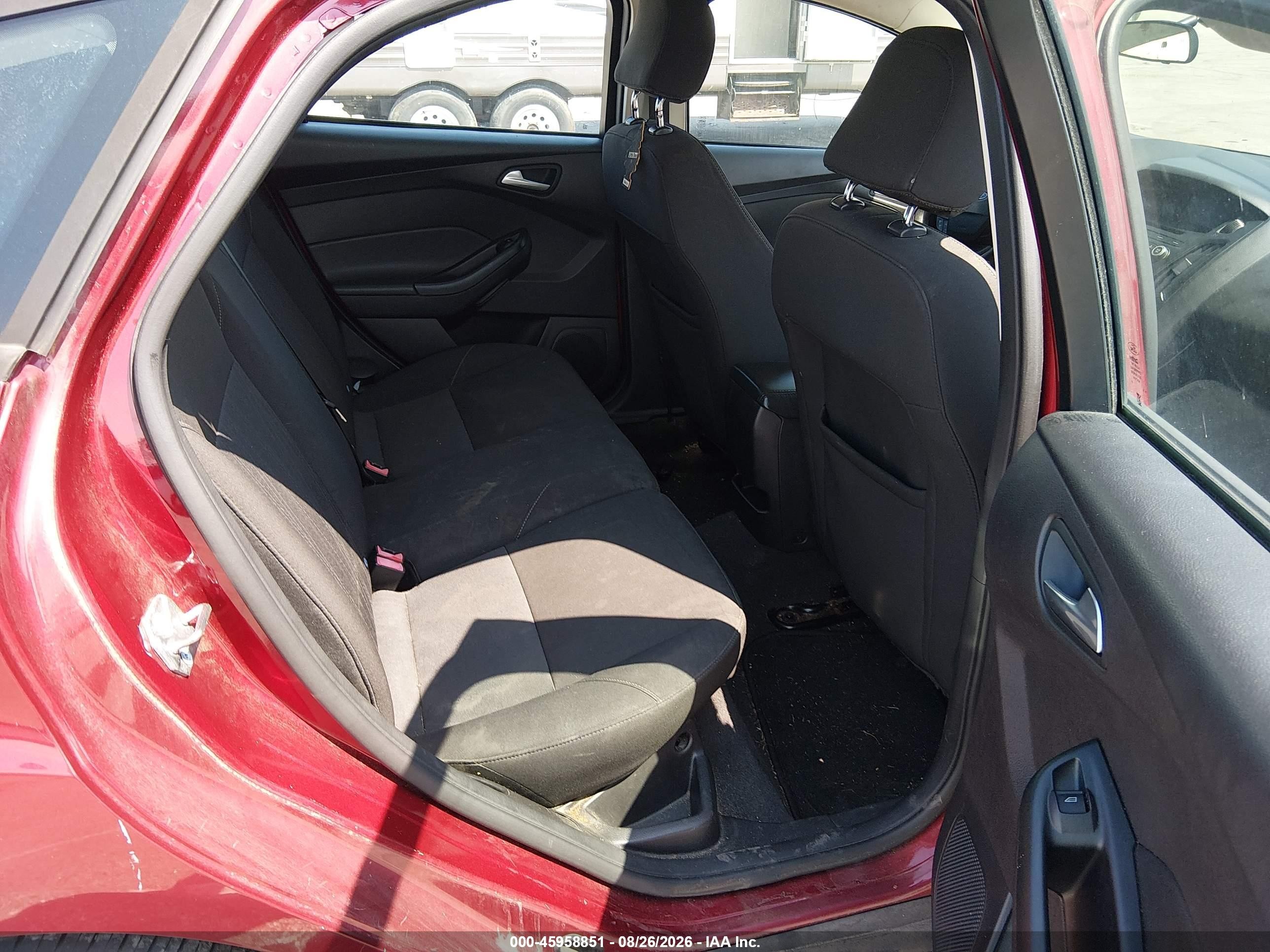 2015 Ford Focus Se Red vin: 1FADP3K24FL209137