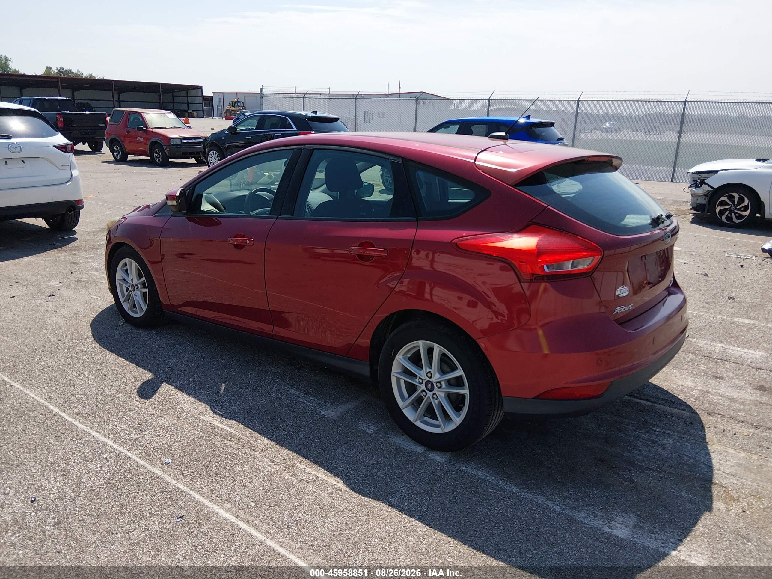 2015 Ford Focus Se Red vin: 1FADP3K24FL209137