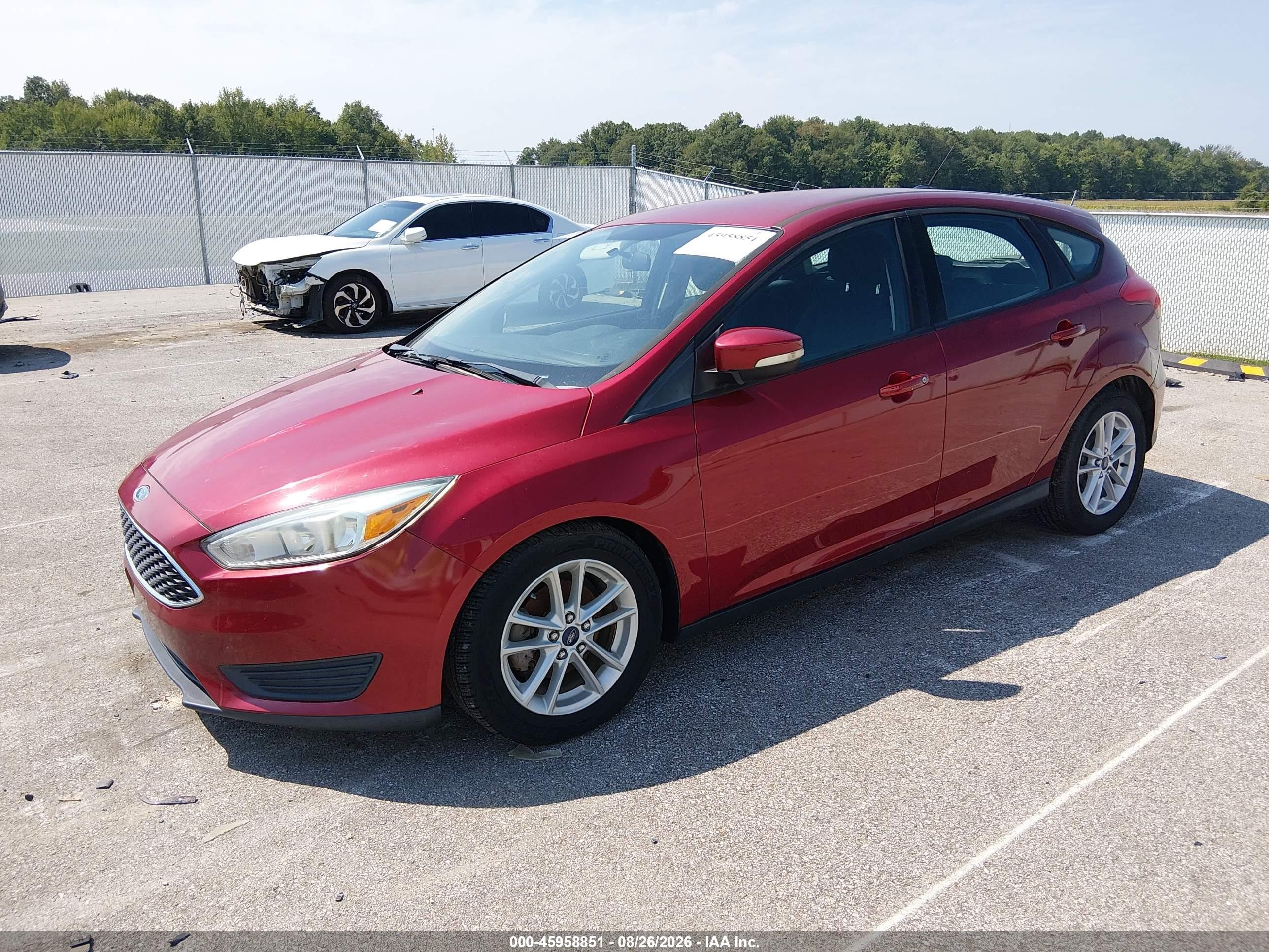 2015 Ford Focus Se Red vin: 1FADP3K24FL209137