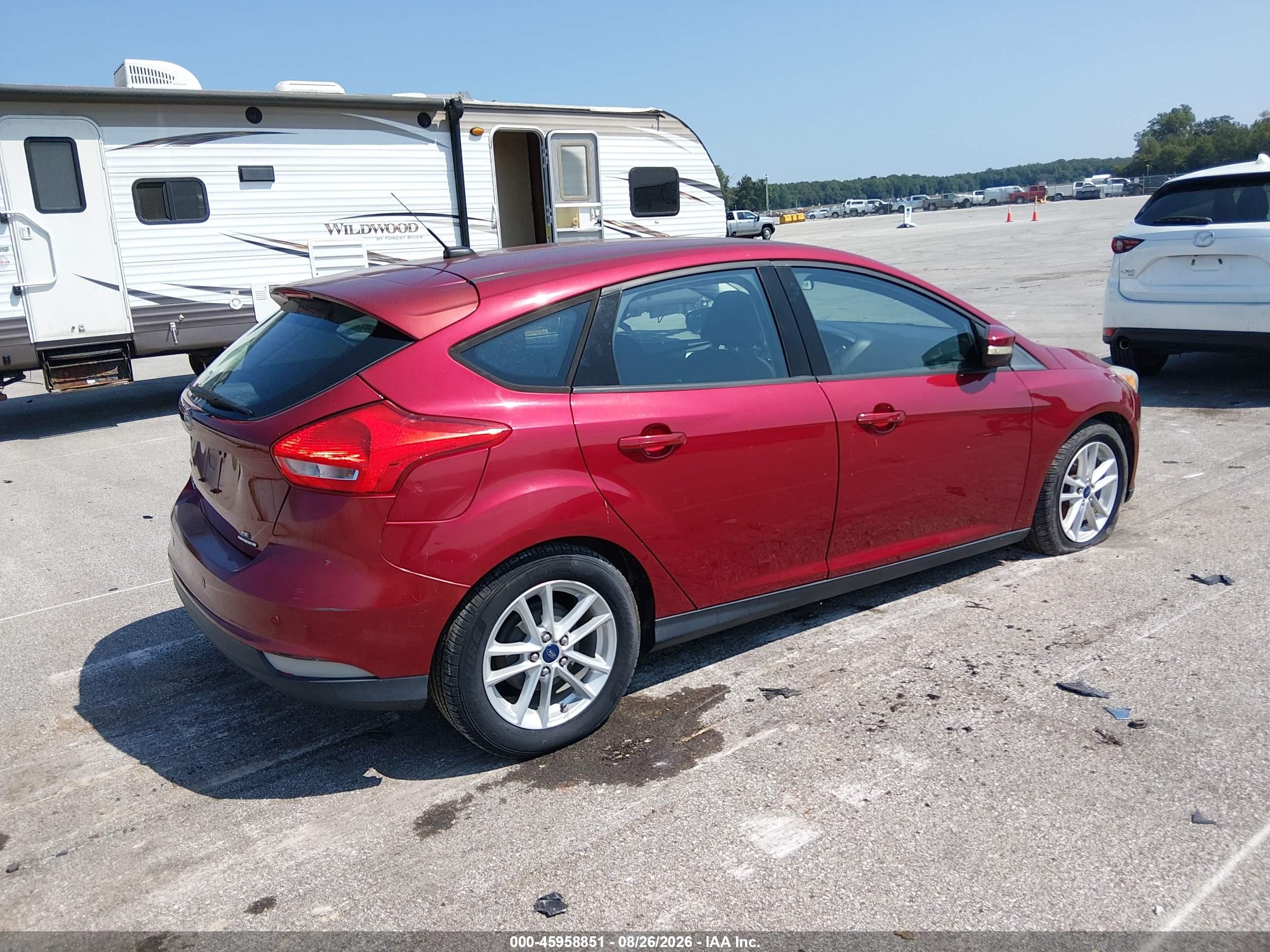 2015 Ford Focus Se Red vin: 1FADP3K24FL209137