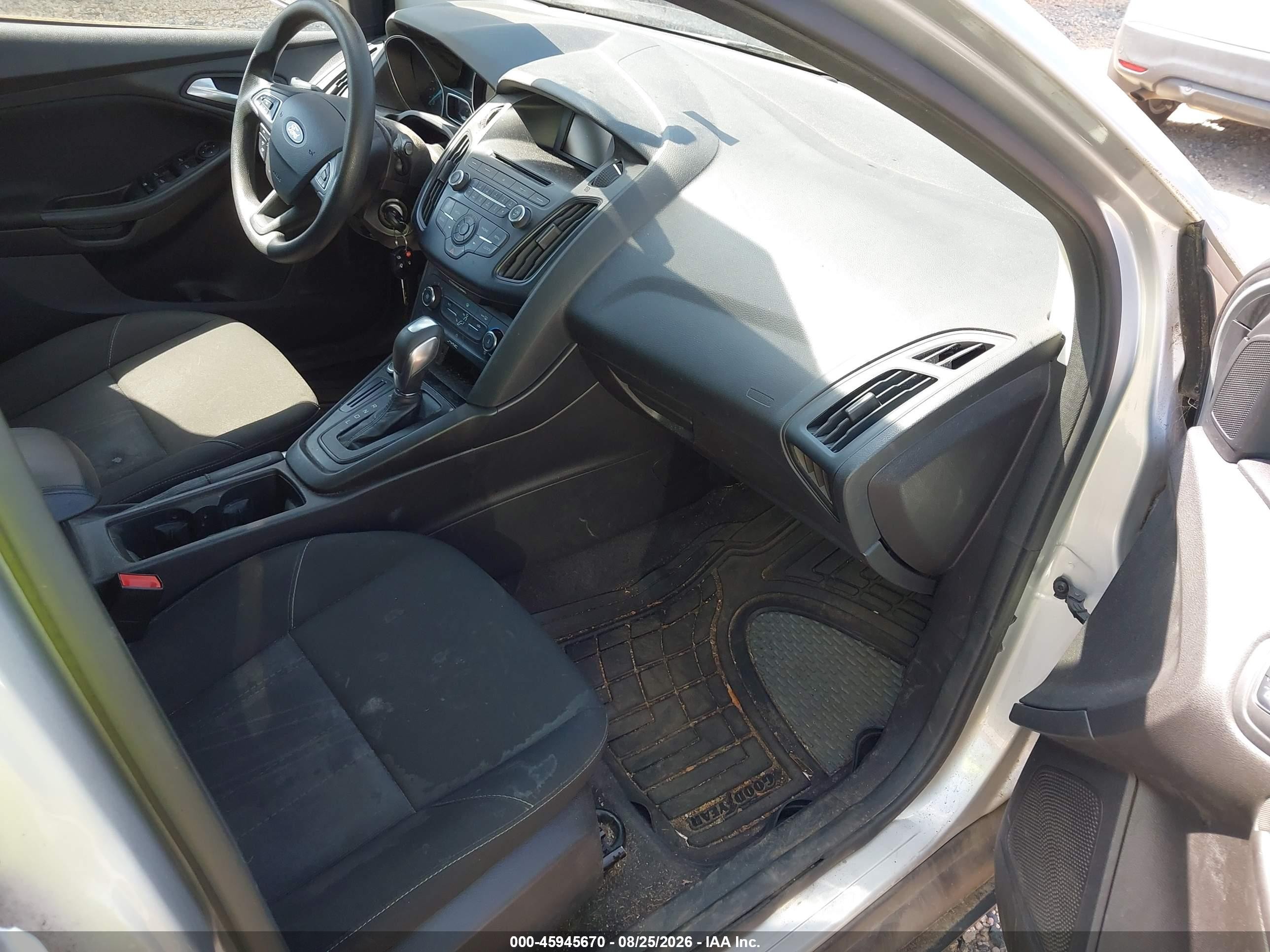 2015 Ford Focus Se Silver vin: 1FADP3K24FL223250
