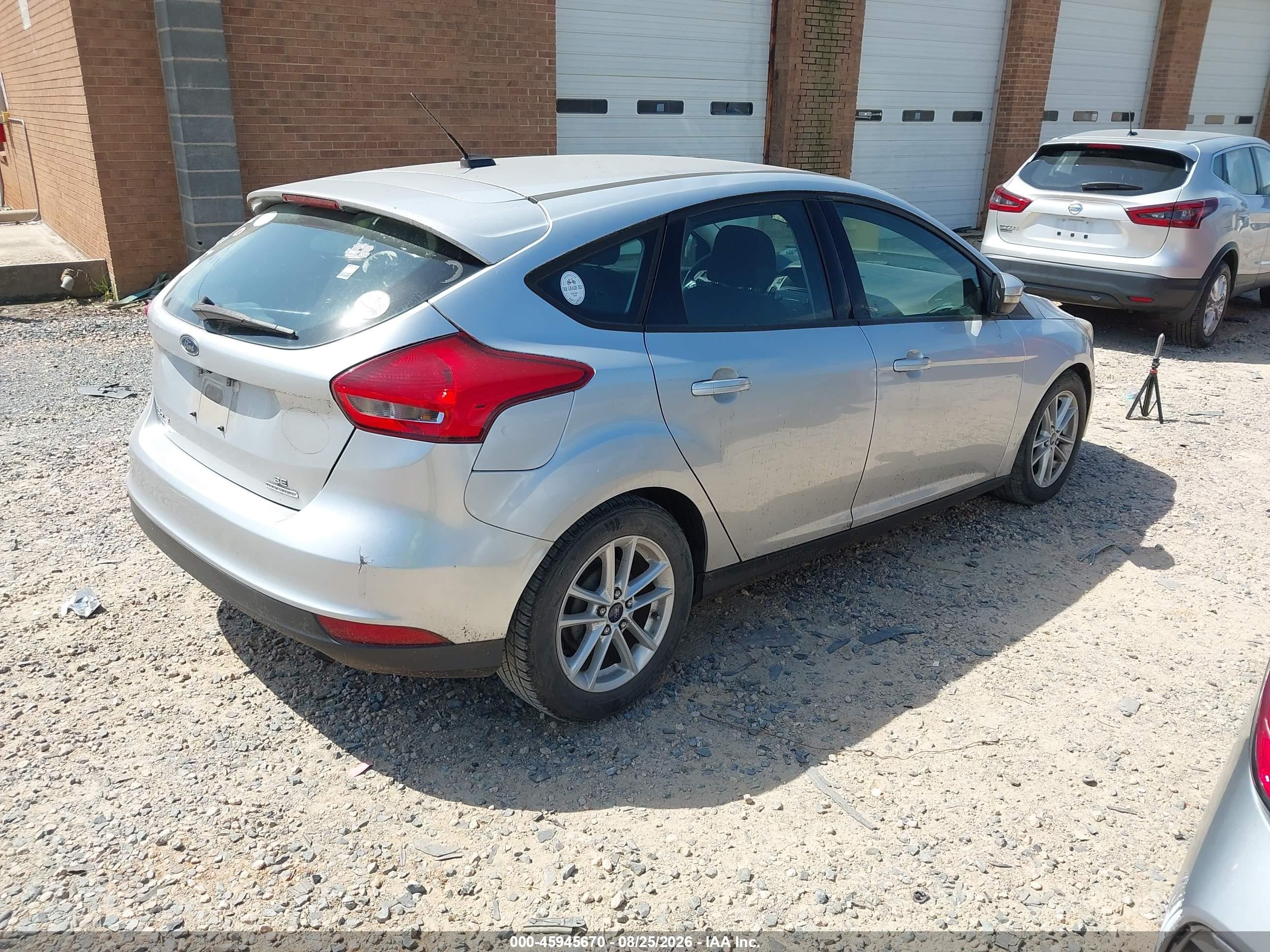 2015 Ford Focus Se Silver vin: 1FADP3K24FL223250