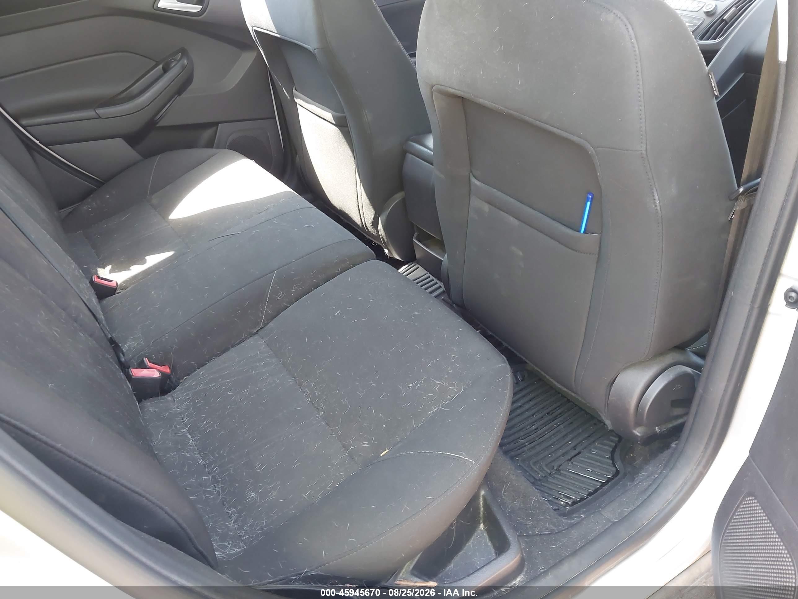 2015 Ford Focus Se Silver vin: 1FADP3K24FL223250