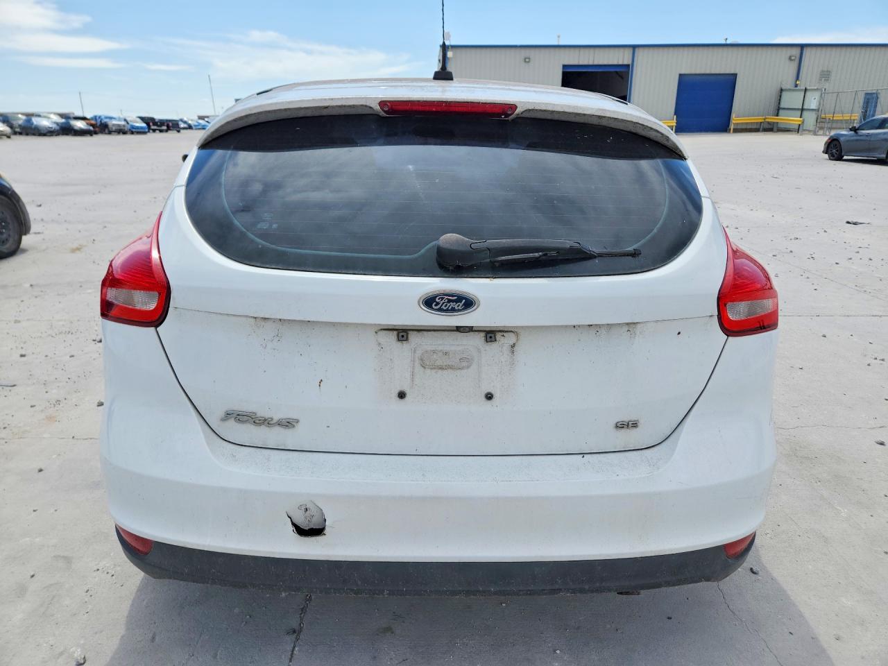 2015 Ford Focus Se White vin: 1FADP3K24FL232577