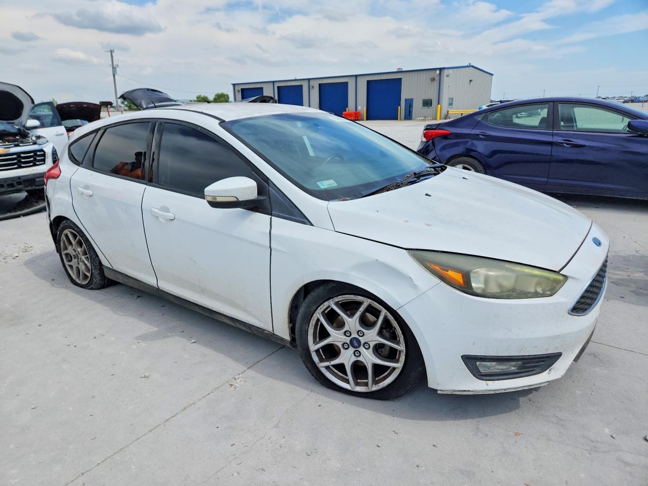 2015 Ford Focus Se White vin: 1FADP3K24FL232577