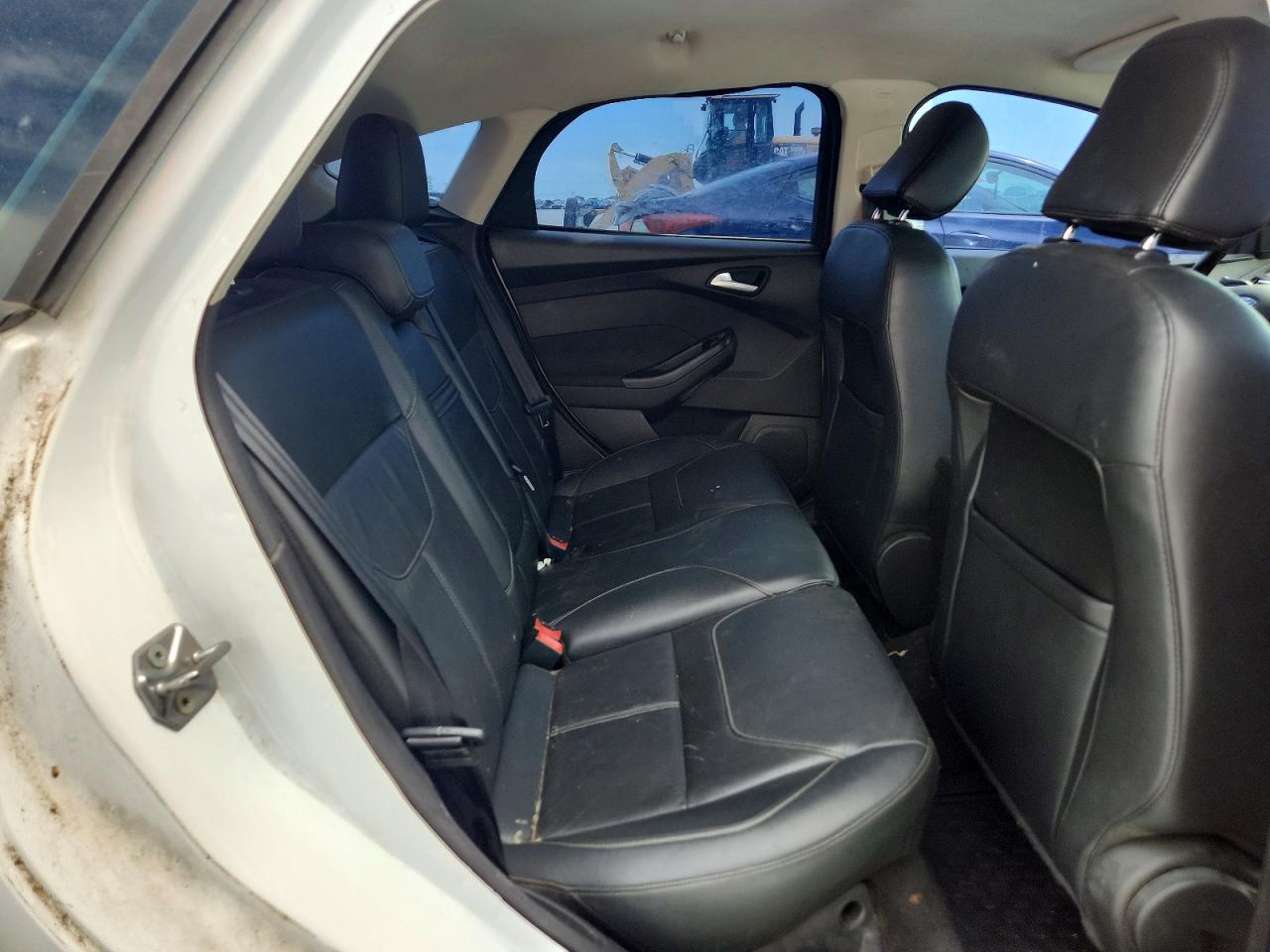 2015 Ford Focus Se White vin: 1FADP3K24FL232577