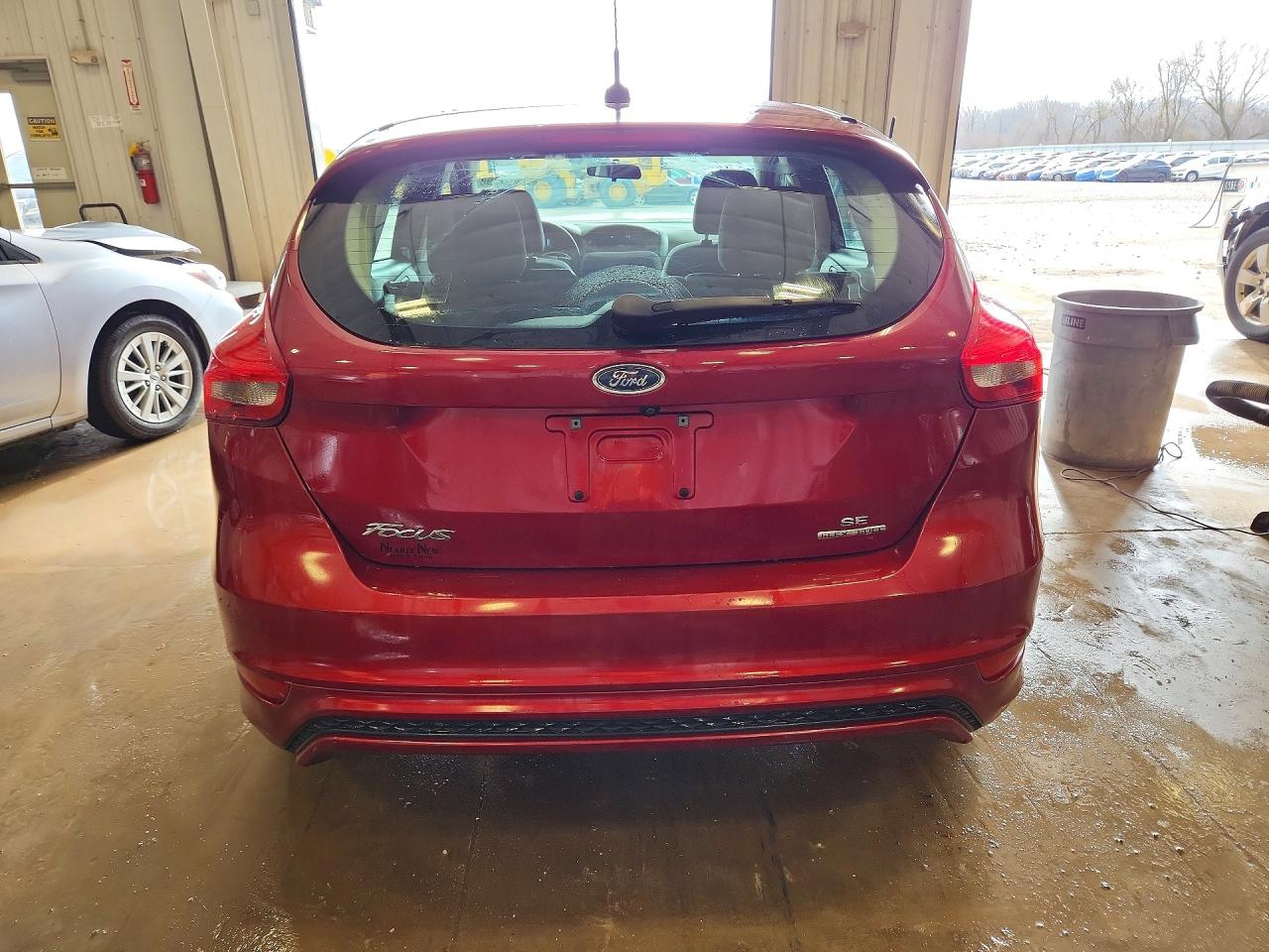 2015 Ford Focus Se Red vin: 1FADP3K24FL256071
