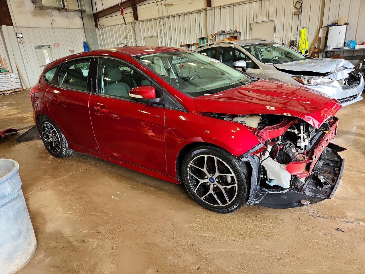 2015 Ford Focus Se Red vin: 1FADP3K24FL256071
