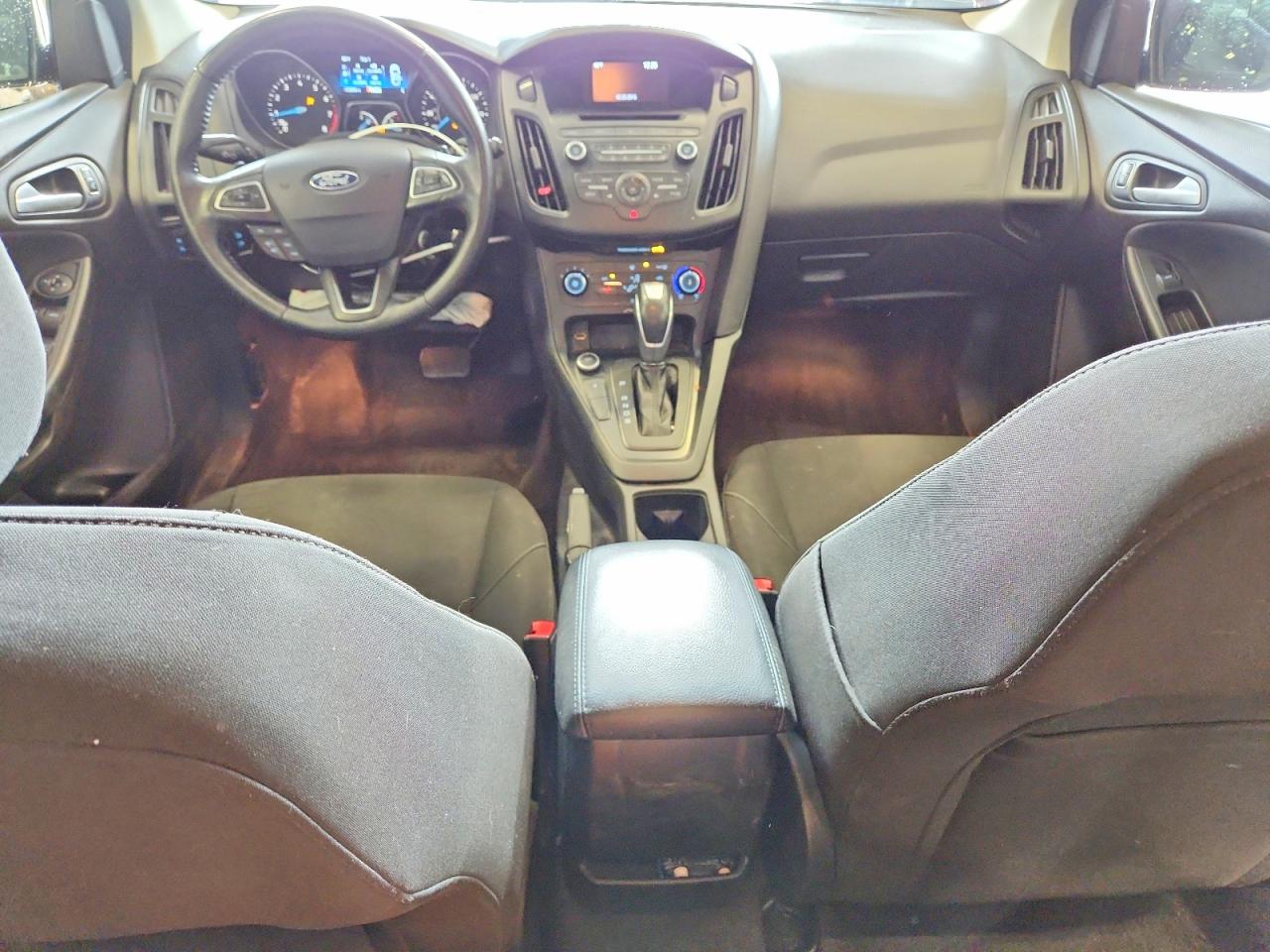 2015 Ford Focus Se Red vin: 1FADP3K24FL256071