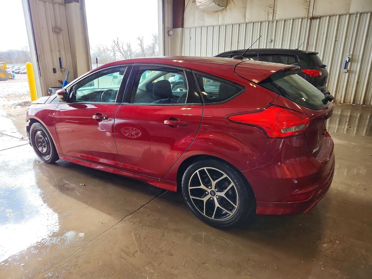 2015 Ford Focus Se Red vin: 1FADP3K24FL256071