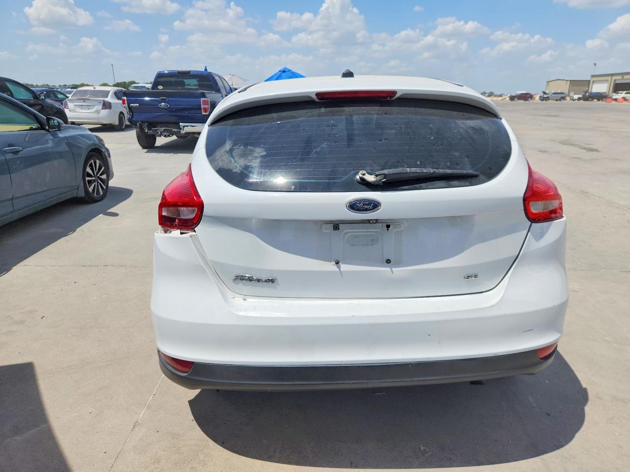 2015 Ford Focus Se Белый vin: 1FADP3K24FL262890