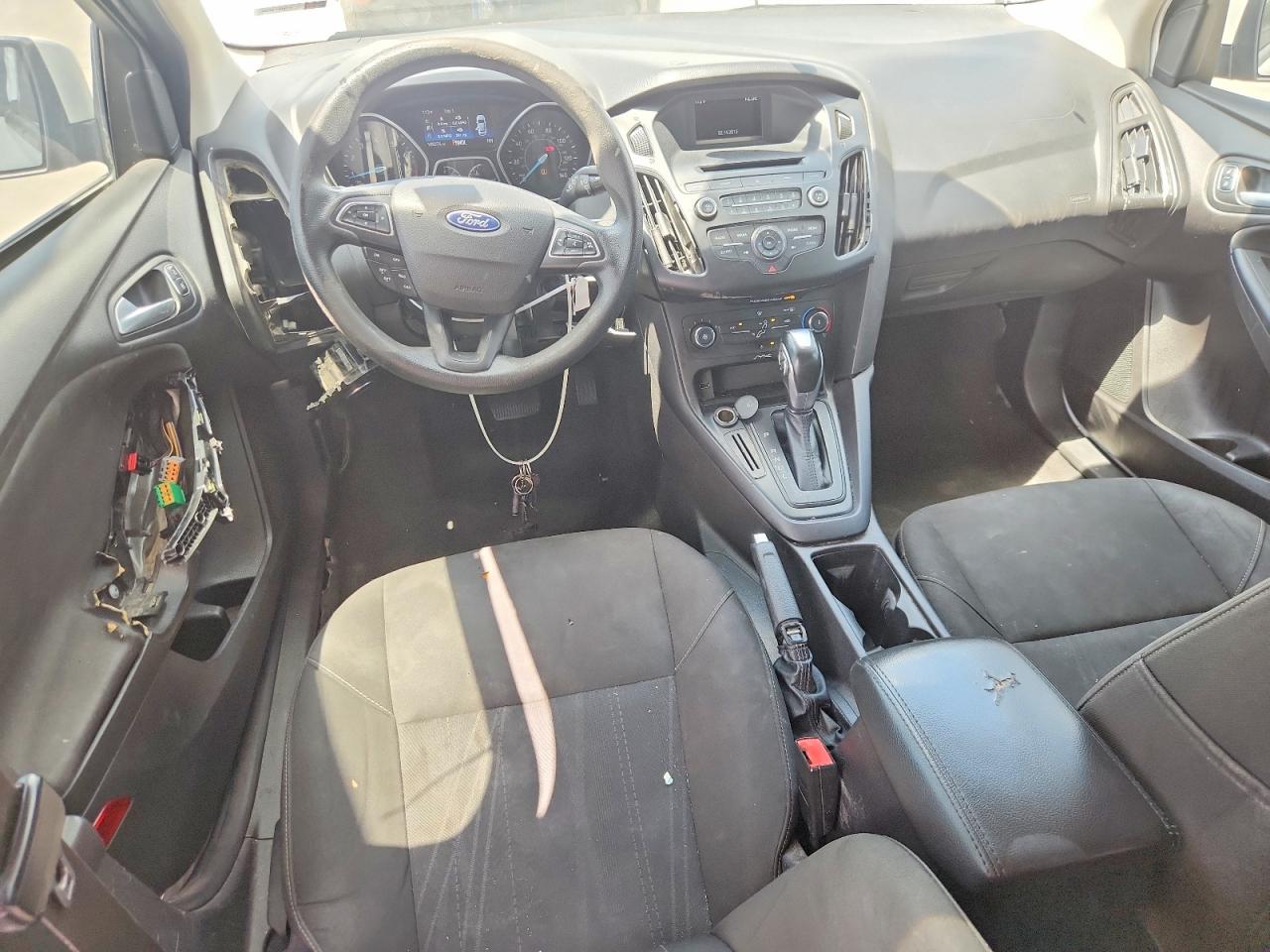 2015 Ford Focus Se Белый vin: 1FADP3K24FL262890