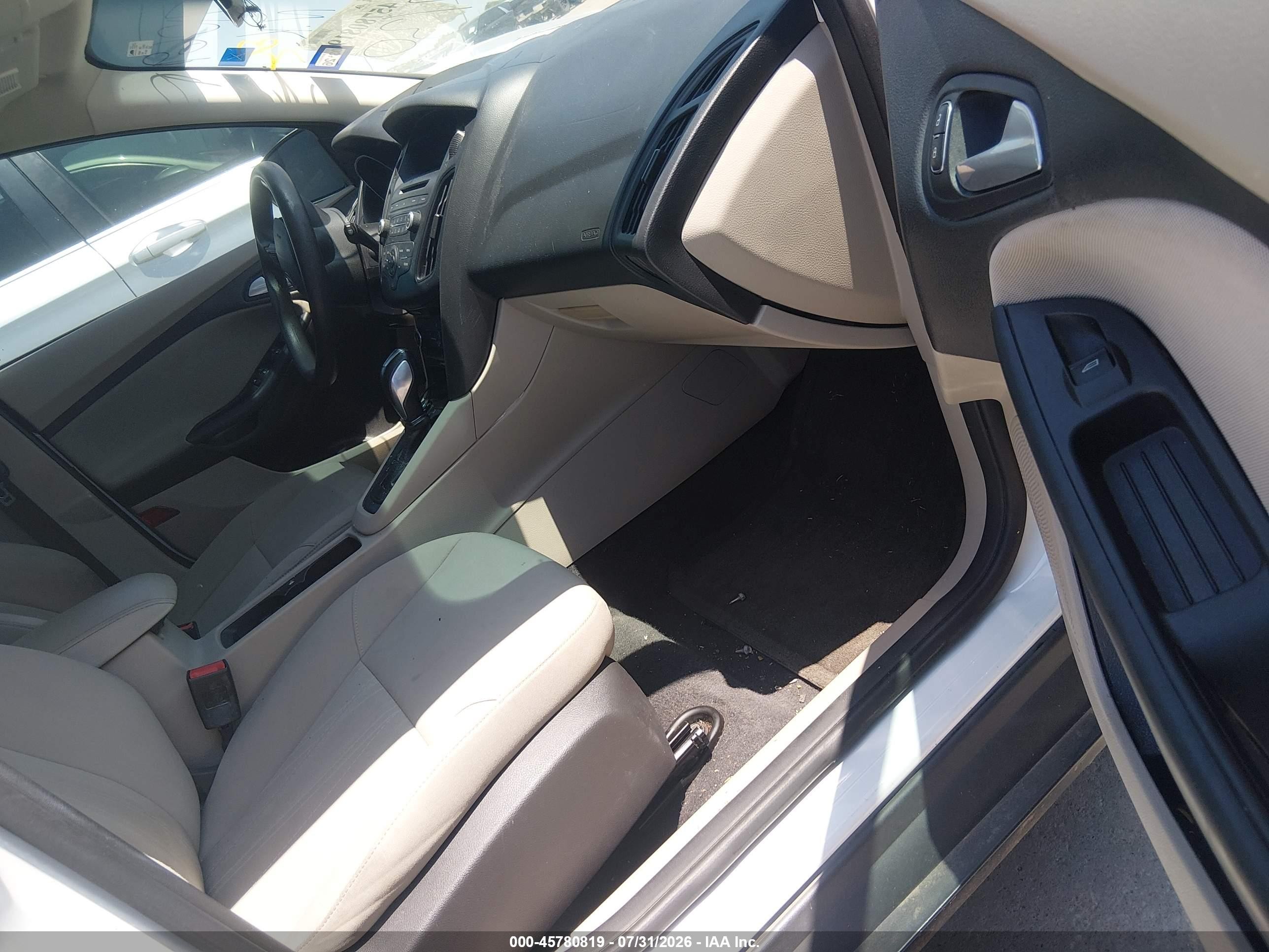 2015 Ford Focus Se White vin: 1FADP3K24FL271069