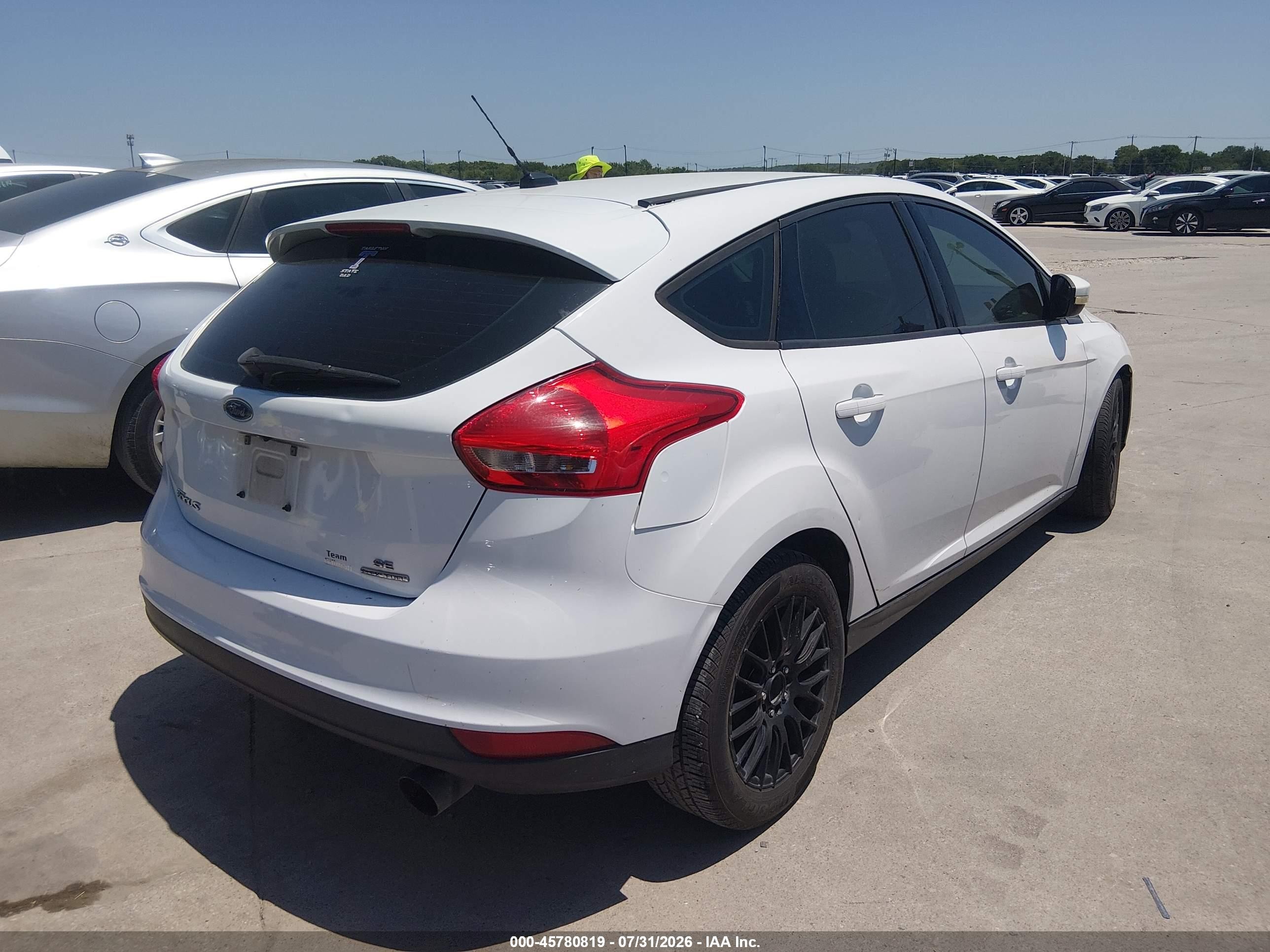 2015 Ford Focus Se White vin: 1FADP3K24FL271069
