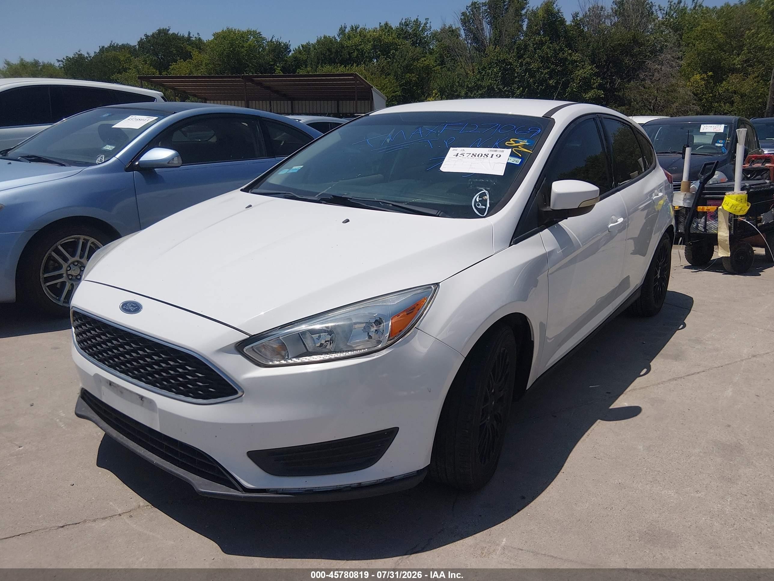 2015 Ford Focus Se White vin: 1FADP3K24FL271069