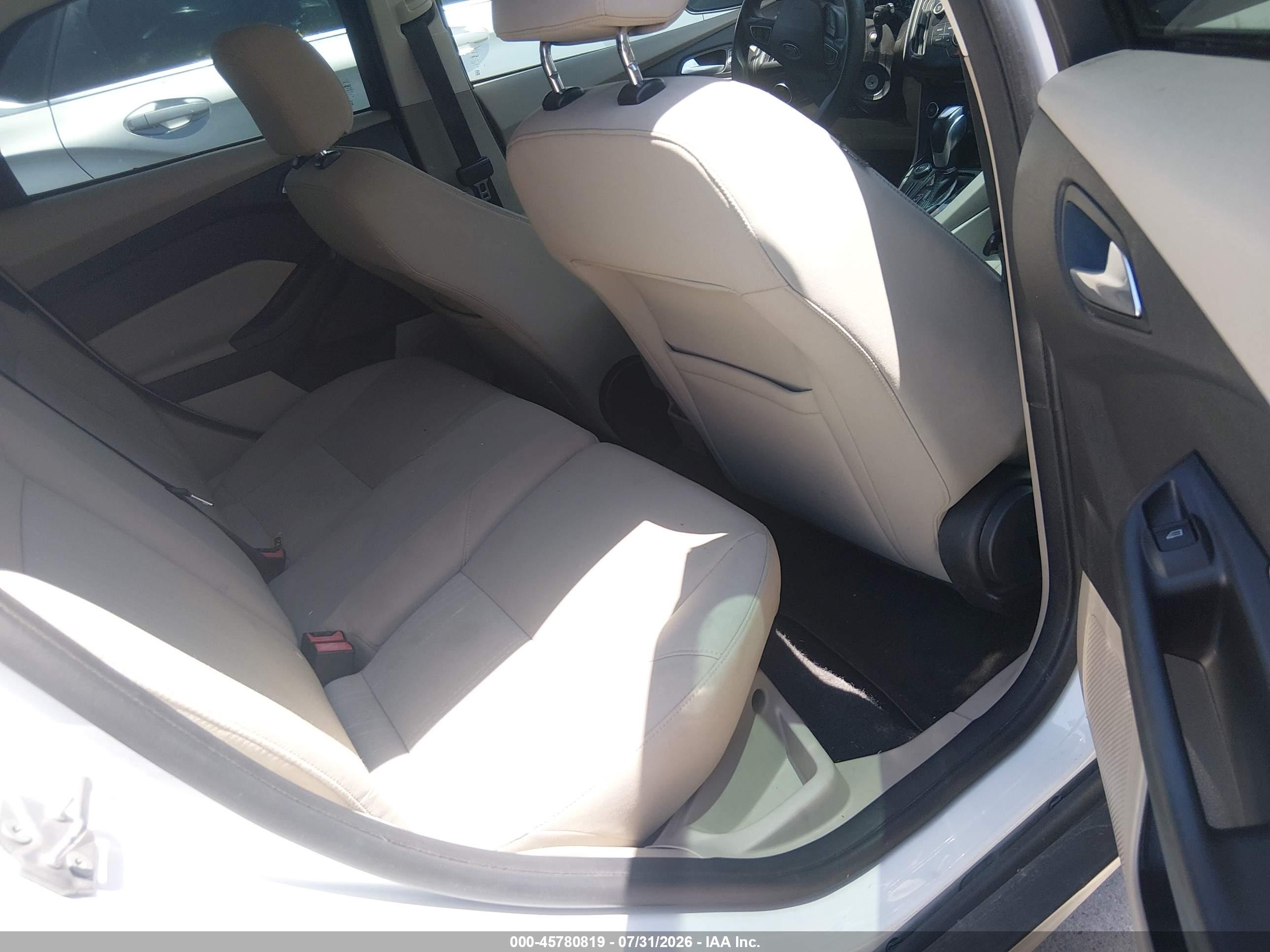 2015 Ford Focus Se White vin: 1FADP3K24FL271069