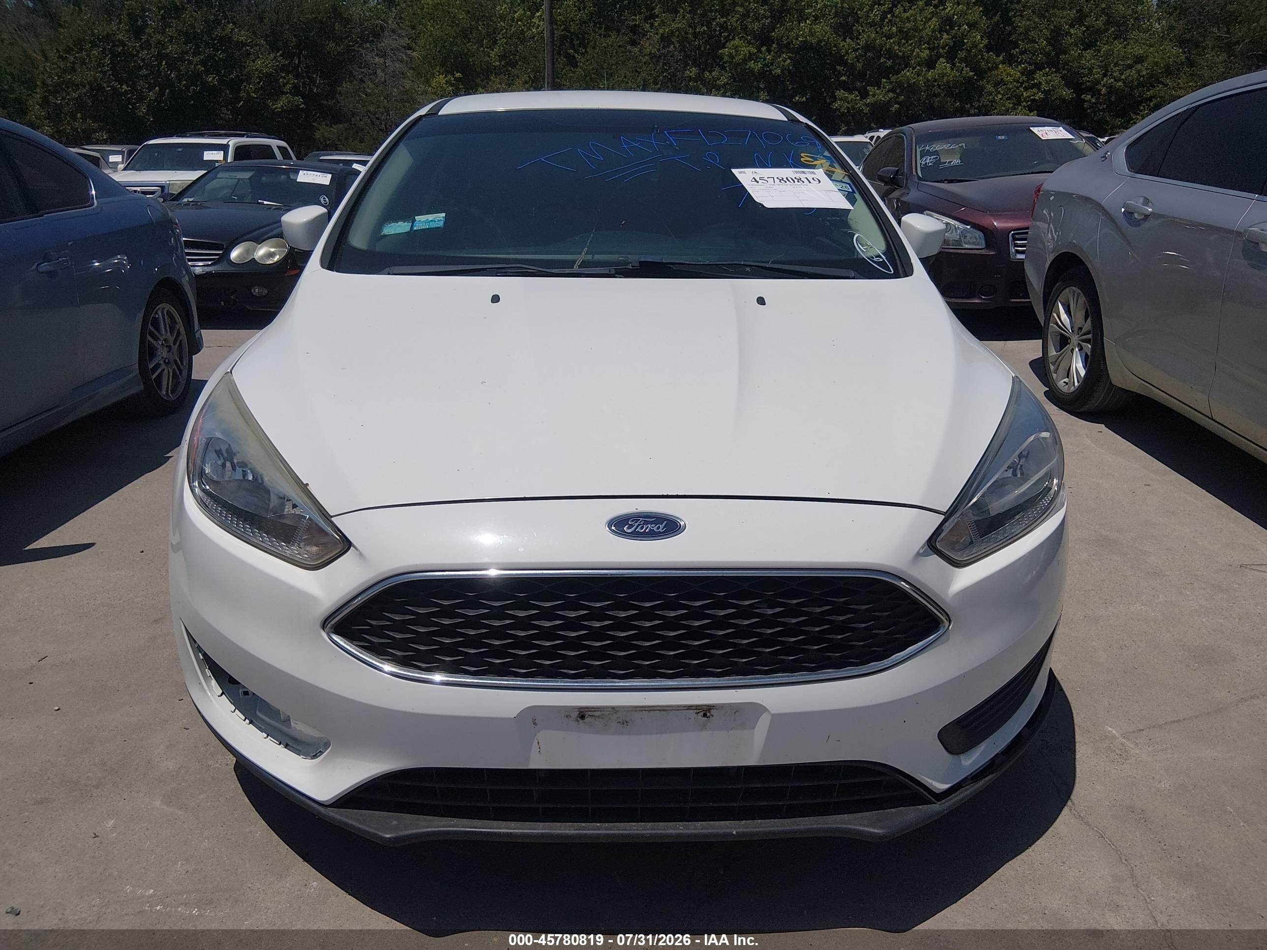 2015 Ford Focus Se White vin: 1FADP3K24FL271069