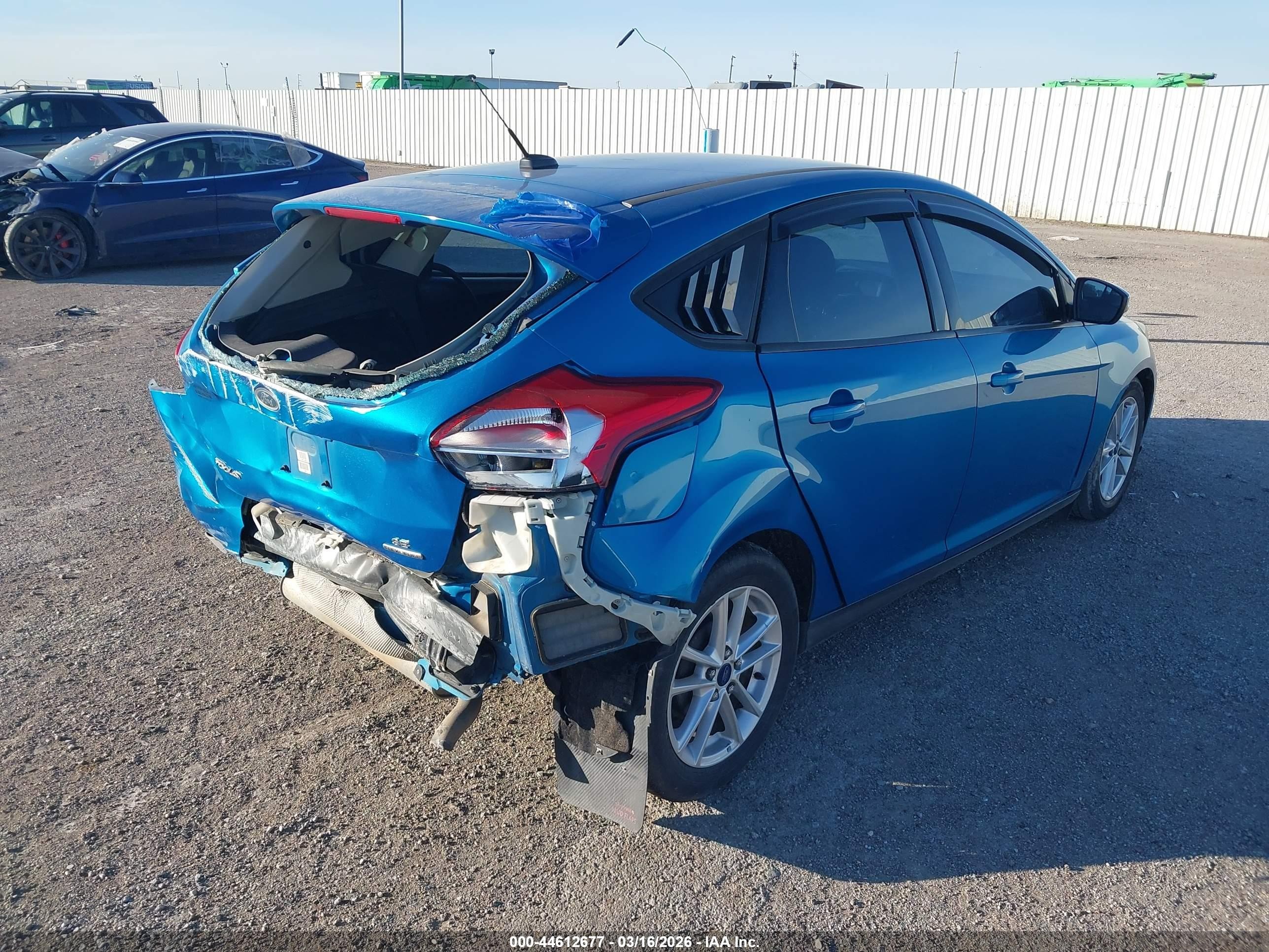 2015 Ford Focus Se Blue vin: 1FADP3K24FL282007