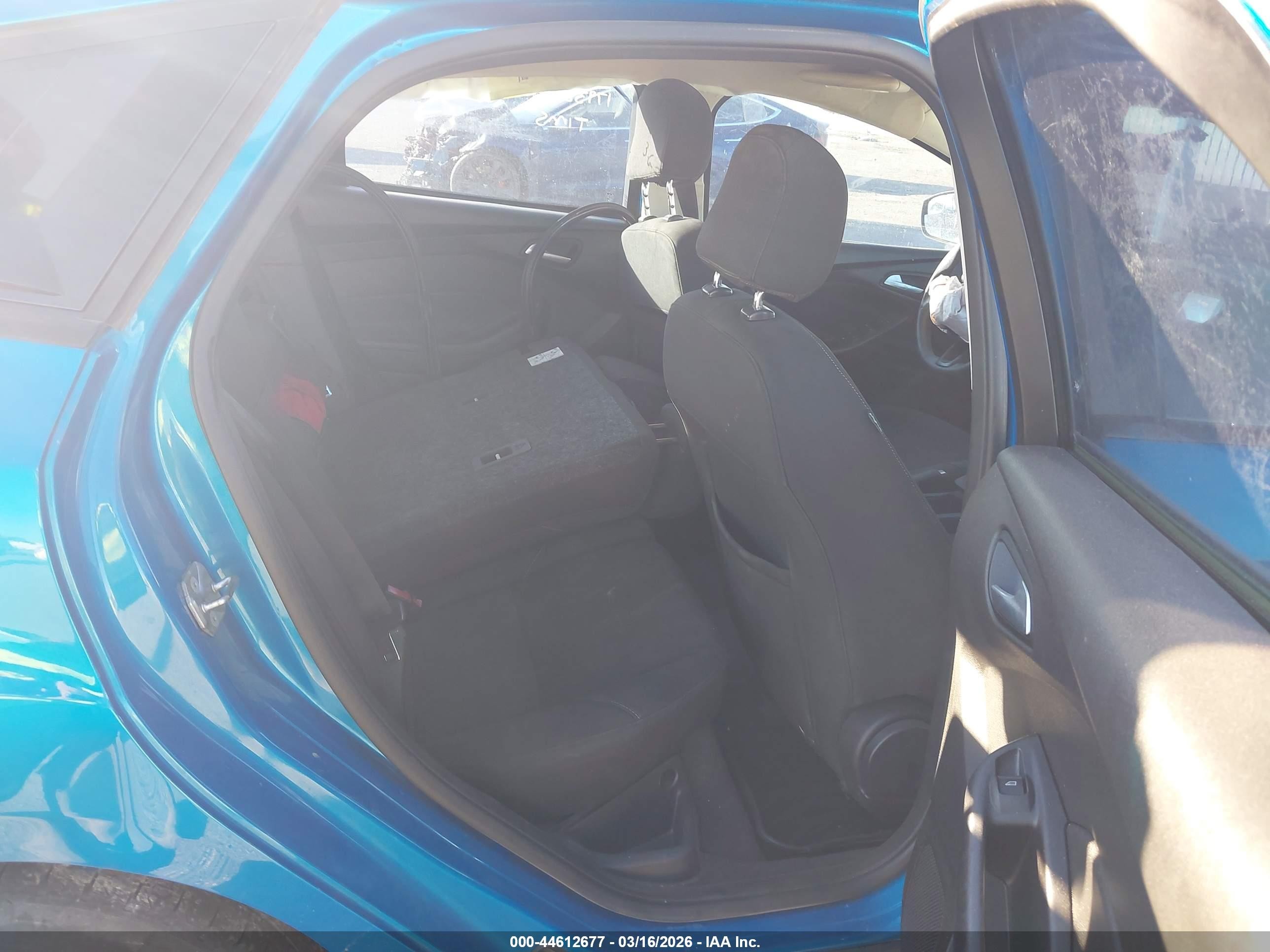2015 Ford Focus Se Blue vin: 1FADP3K24FL282007