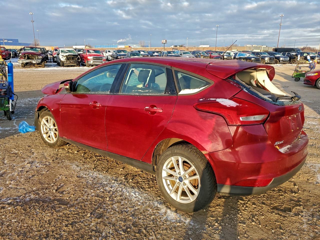 2015 Ford Focus Se Red vin: 1FADP3K24FL284467