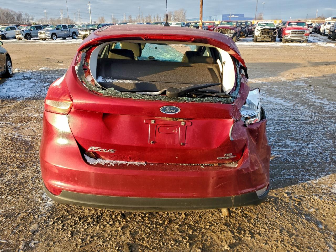 2015 Ford Focus Se Red vin: 1FADP3K24FL284467