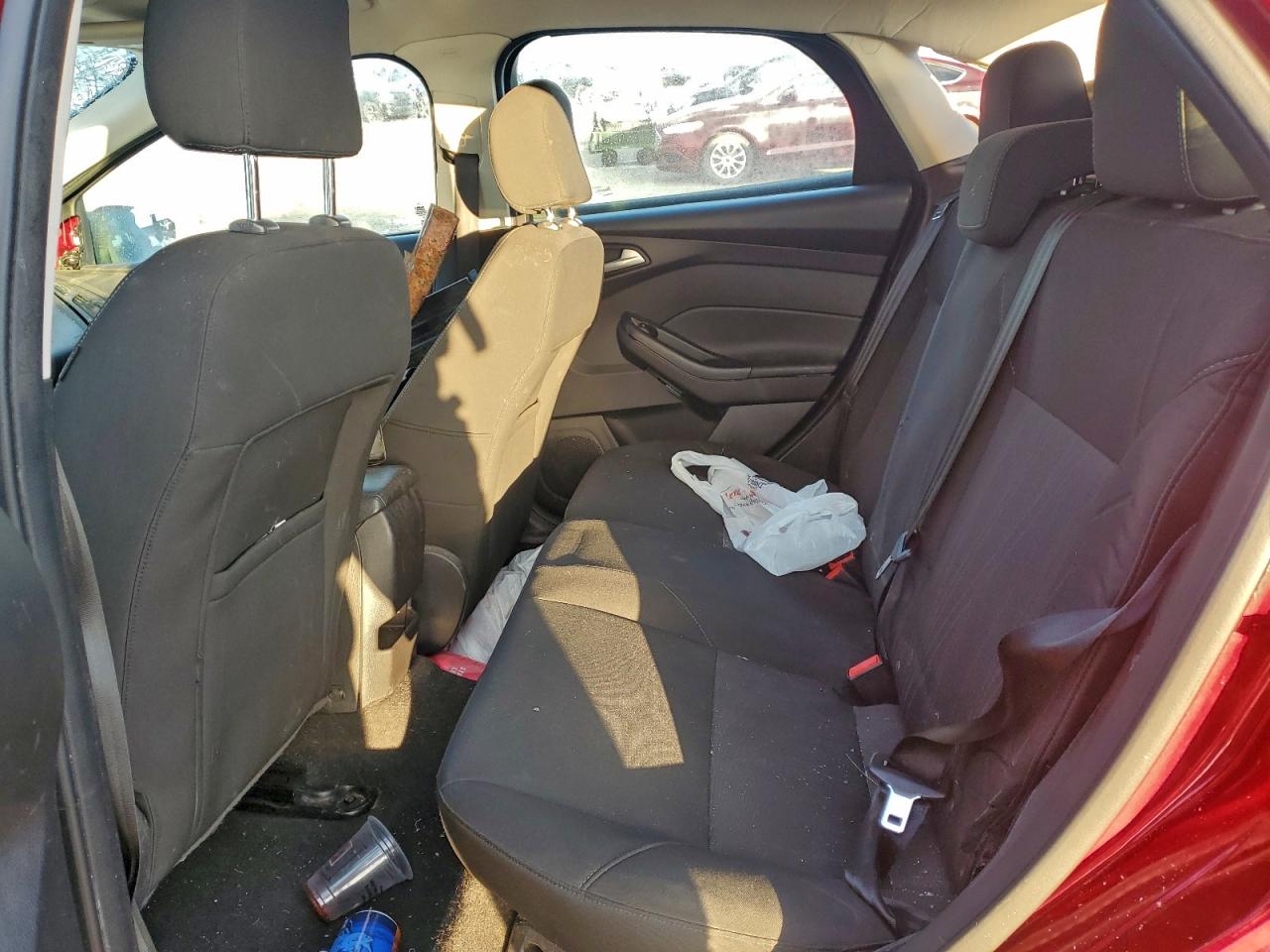 2015 Ford Focus Se Red vin: 1FADP3K24FL284467