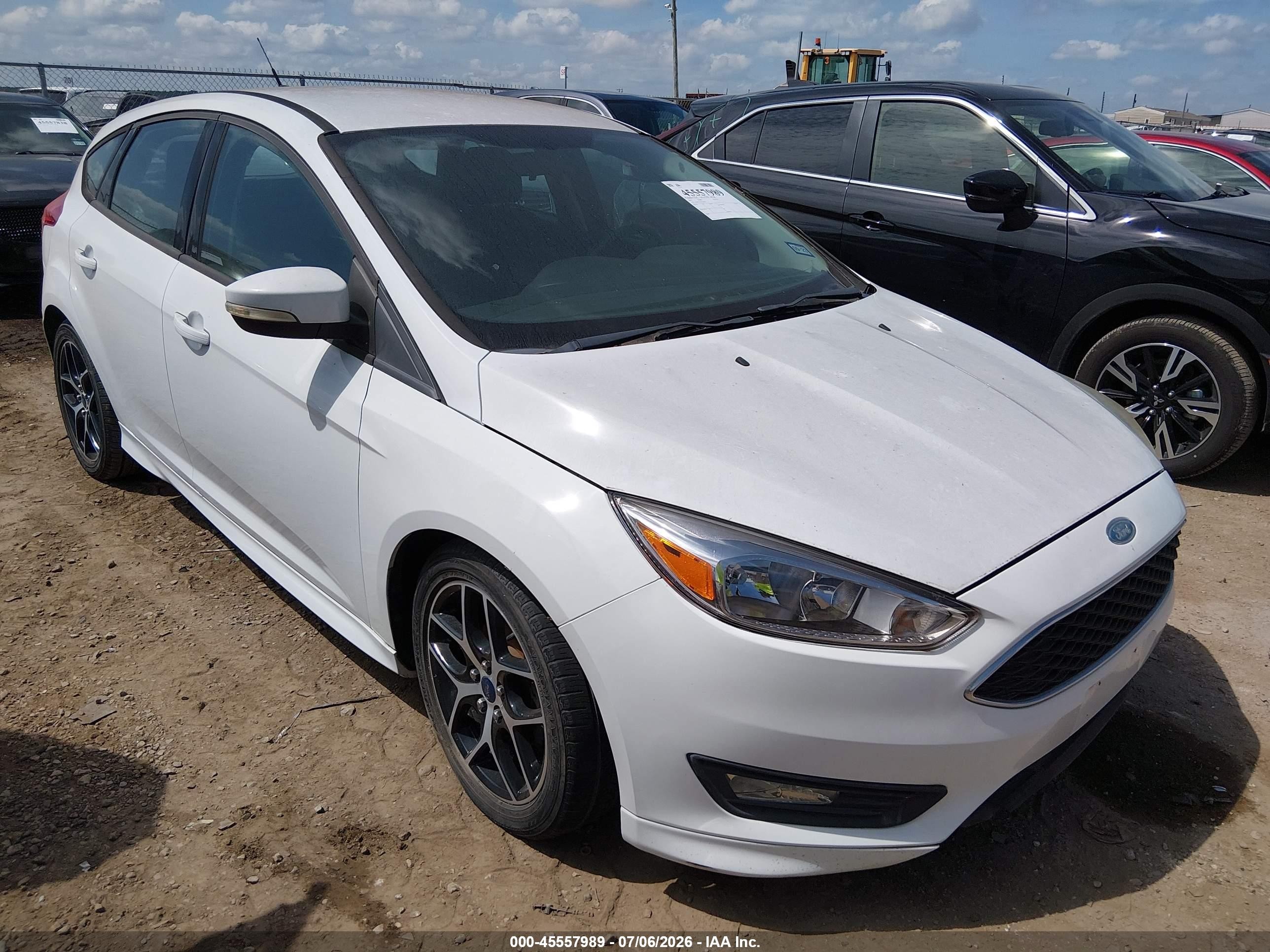 2015 Ford Focus Se White vin: 1FADP3K24FL300327