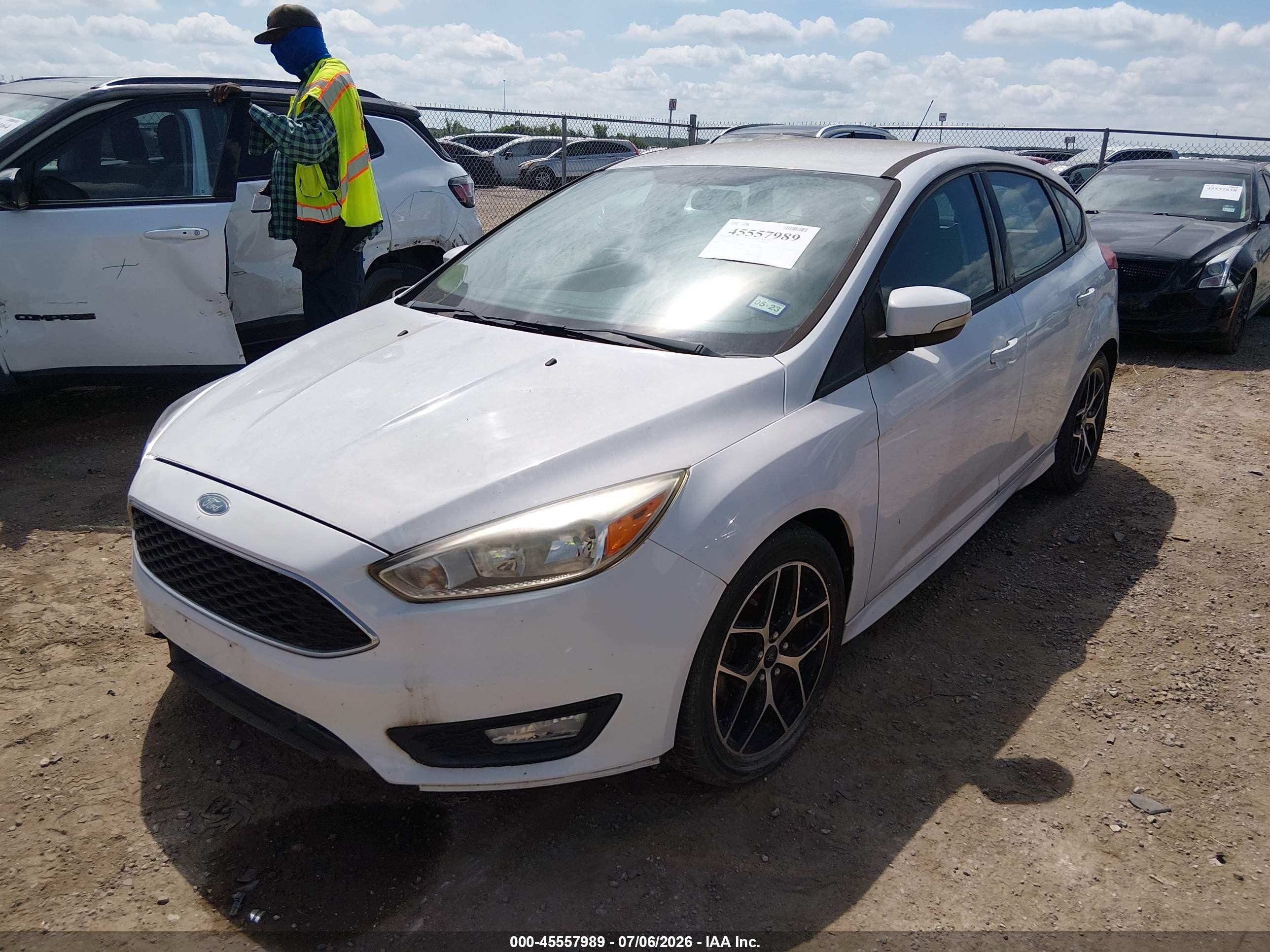 2015 Ford Focus Se White vin: 1FADP3K24FL300327