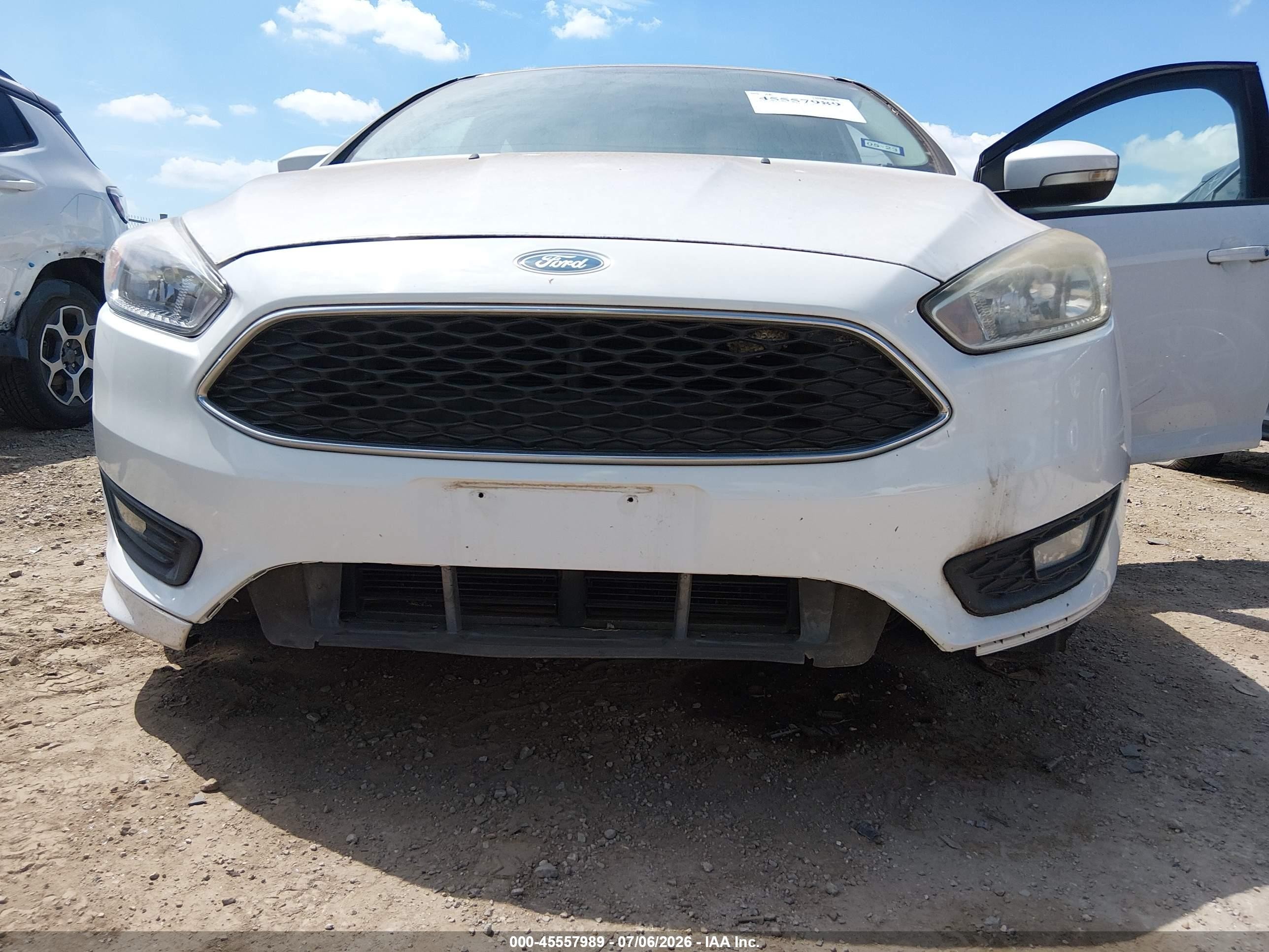 2015 Ford Focus Se White vin: 1FADP3K24FL300327