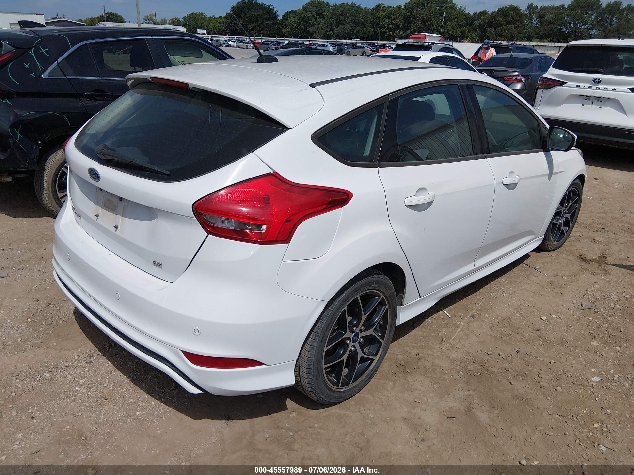 2015 Ford Focus Se White vin: 1FADP3K24FL300327
