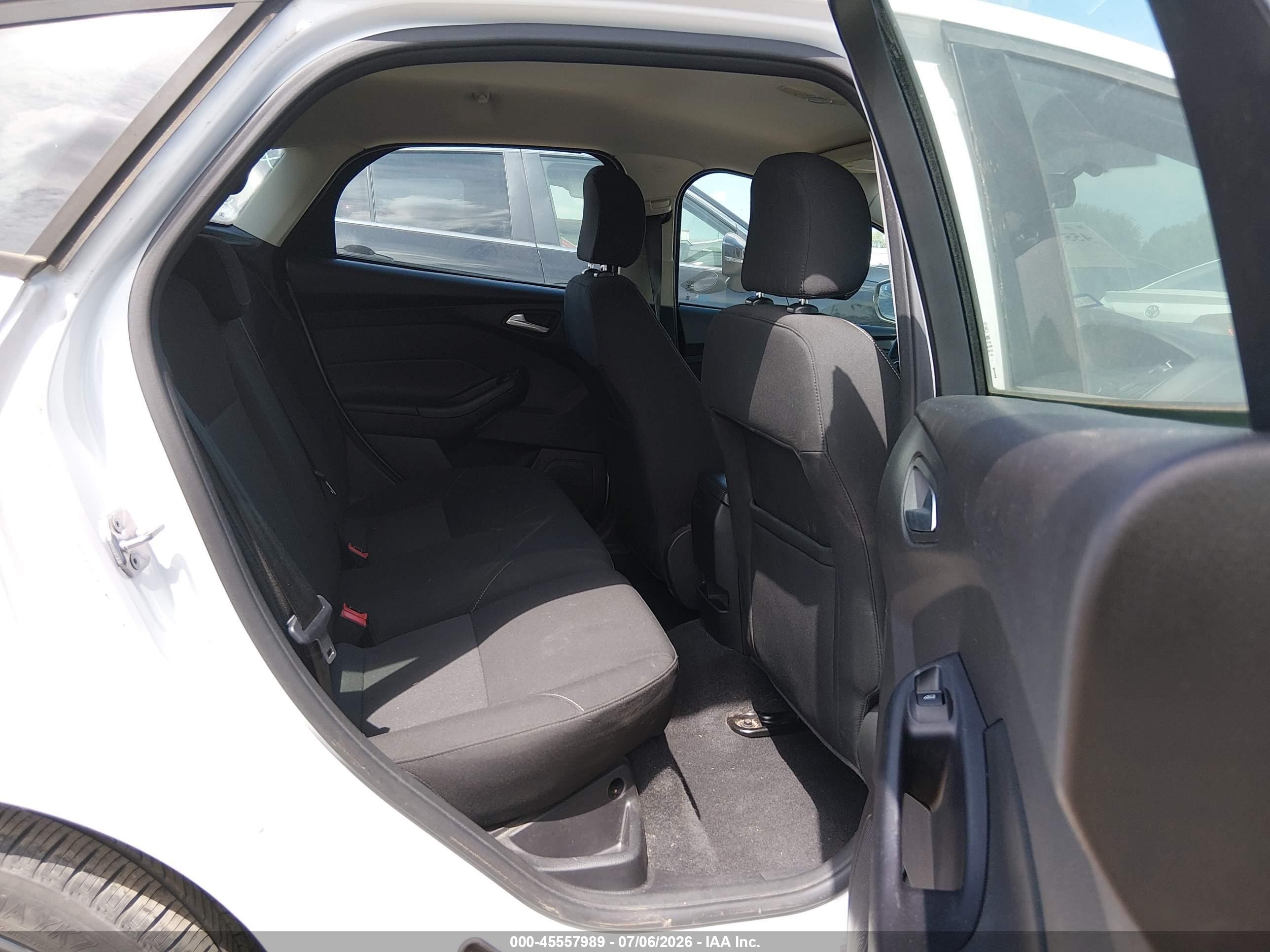 2015 Ford Focus Se White vin: 1FADP3K24FL300327