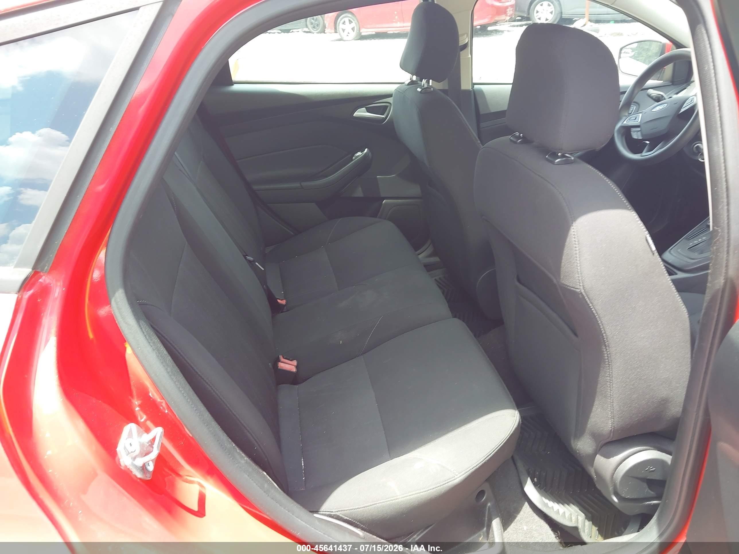 2015 Ford Focus Se Red vin: 1FADP3K24FL302272