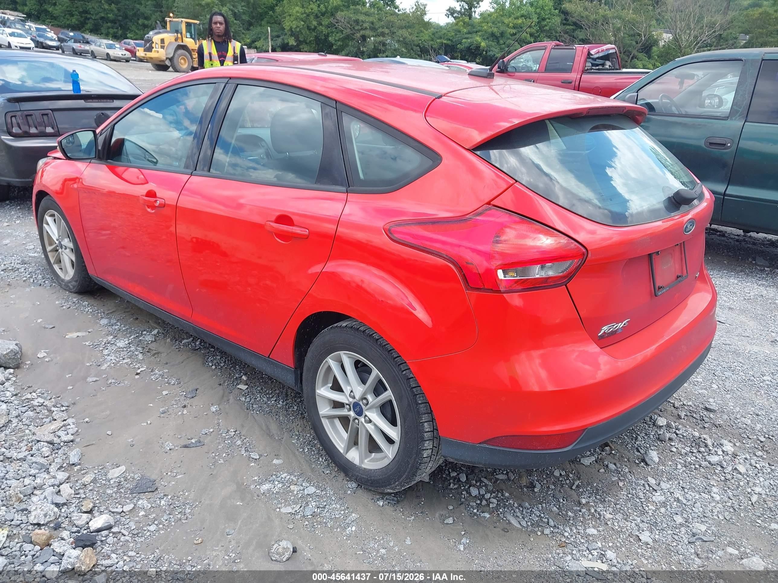 2015 Ford Focus Se Red vin: 1FADP3K24FL302272